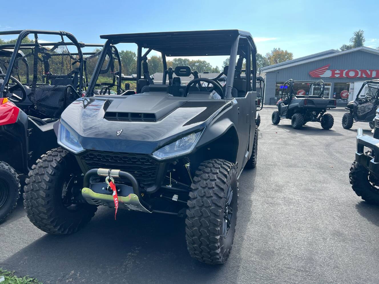 A photo of this 2026 Segway Powersports UT10 P Crew