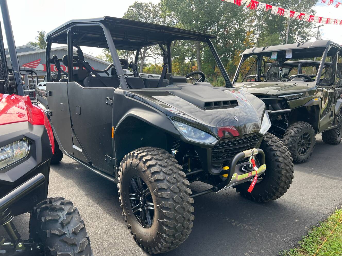 A photo of this 2026 Segway Powersports UT10 P Crew