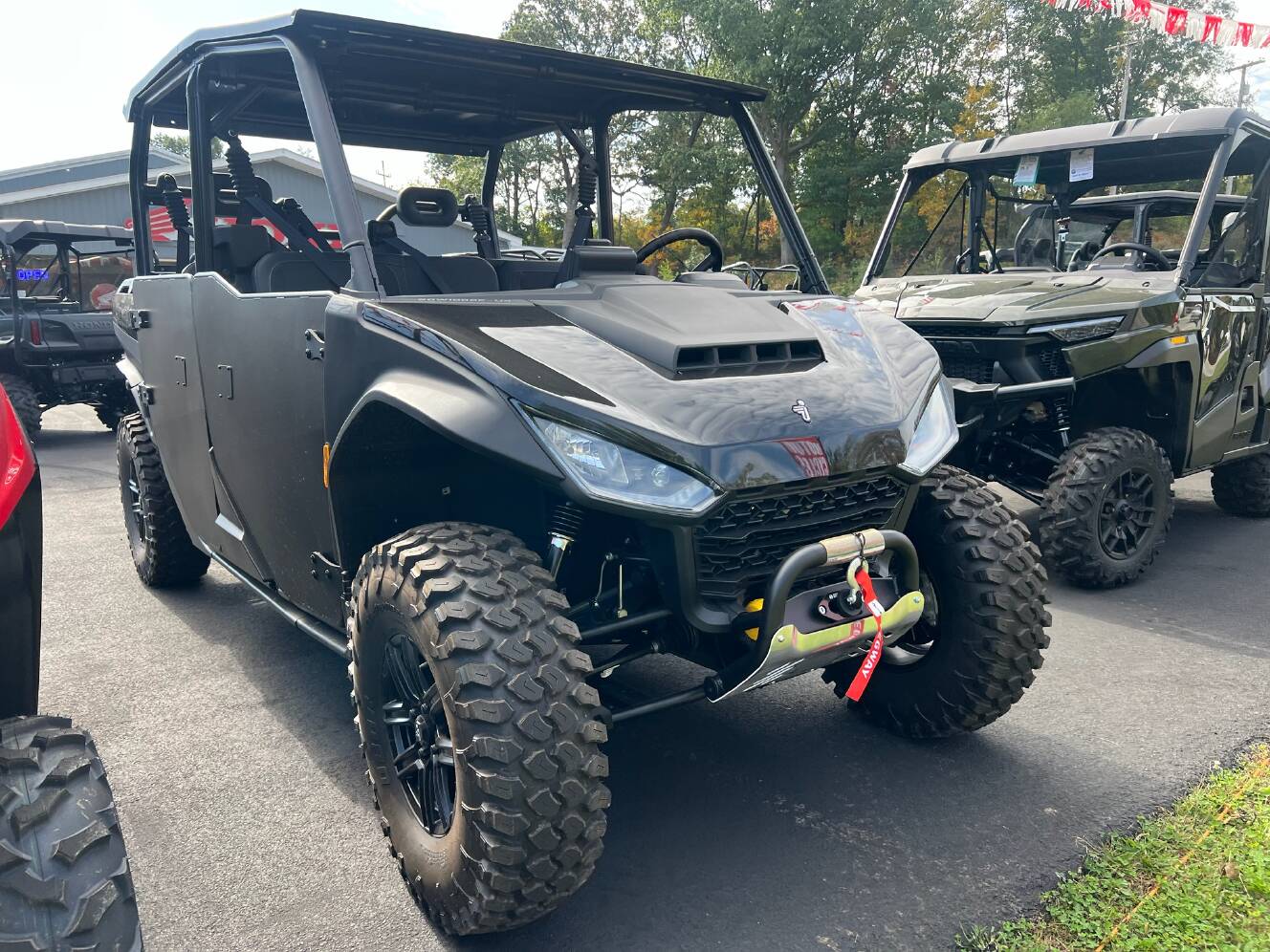 A photo of this 2026 Segway Powersports UT10 P Crew