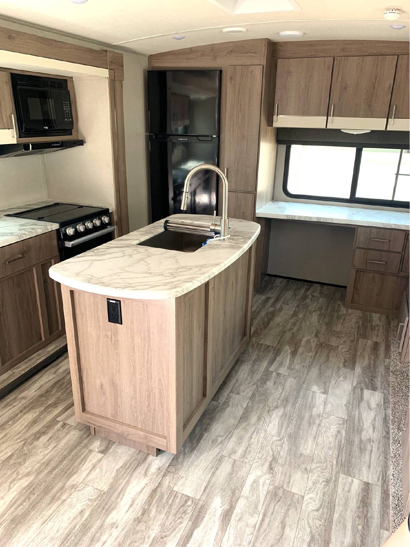 A photo of this 2023 Grand Design IMAGINE 2670MK