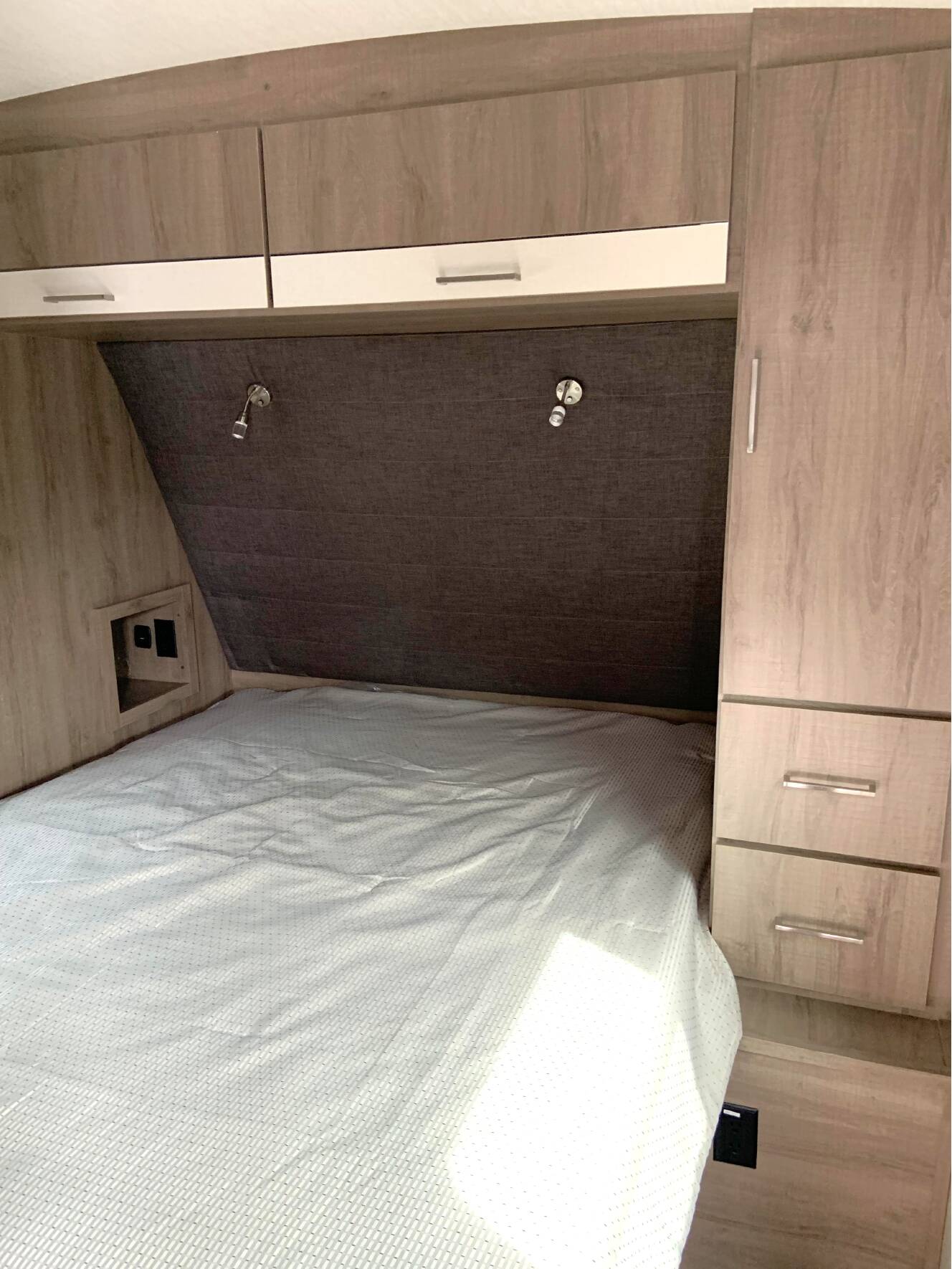 A photo of this 2023 Grand Design IMAGINE 2670MK