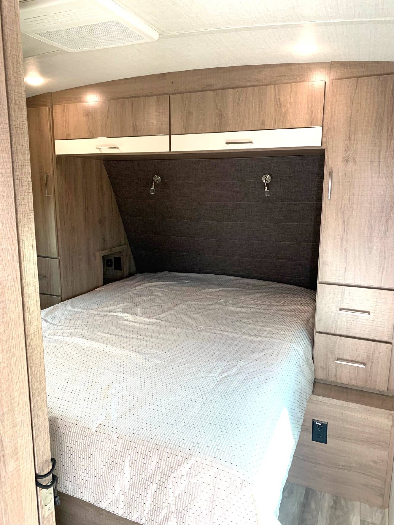 A photo of this 2023 Grand Design IMAGINE 2670MK
