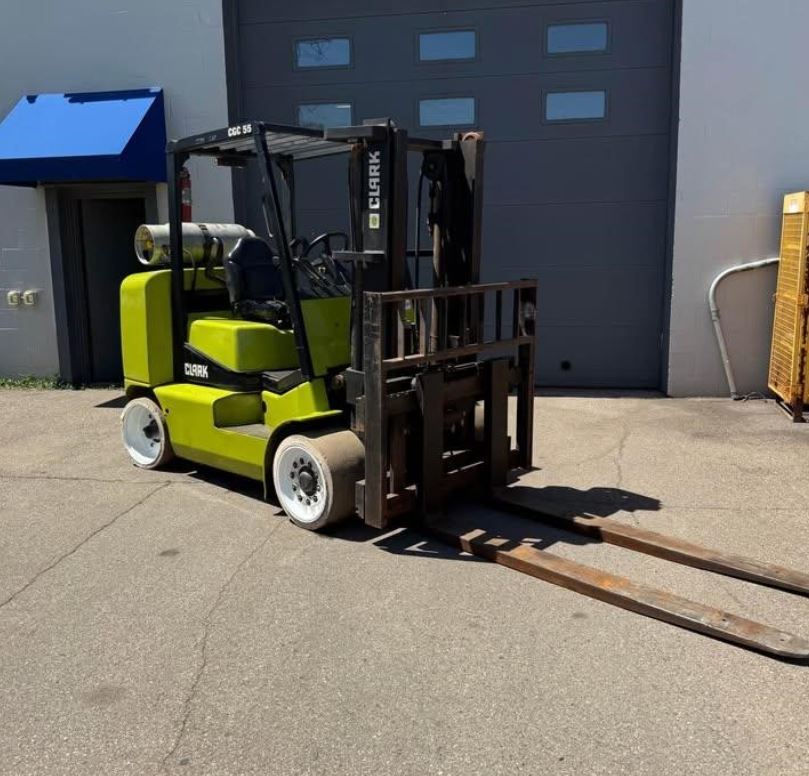 1998 CLARK CGC55 in Howard Lake, MN