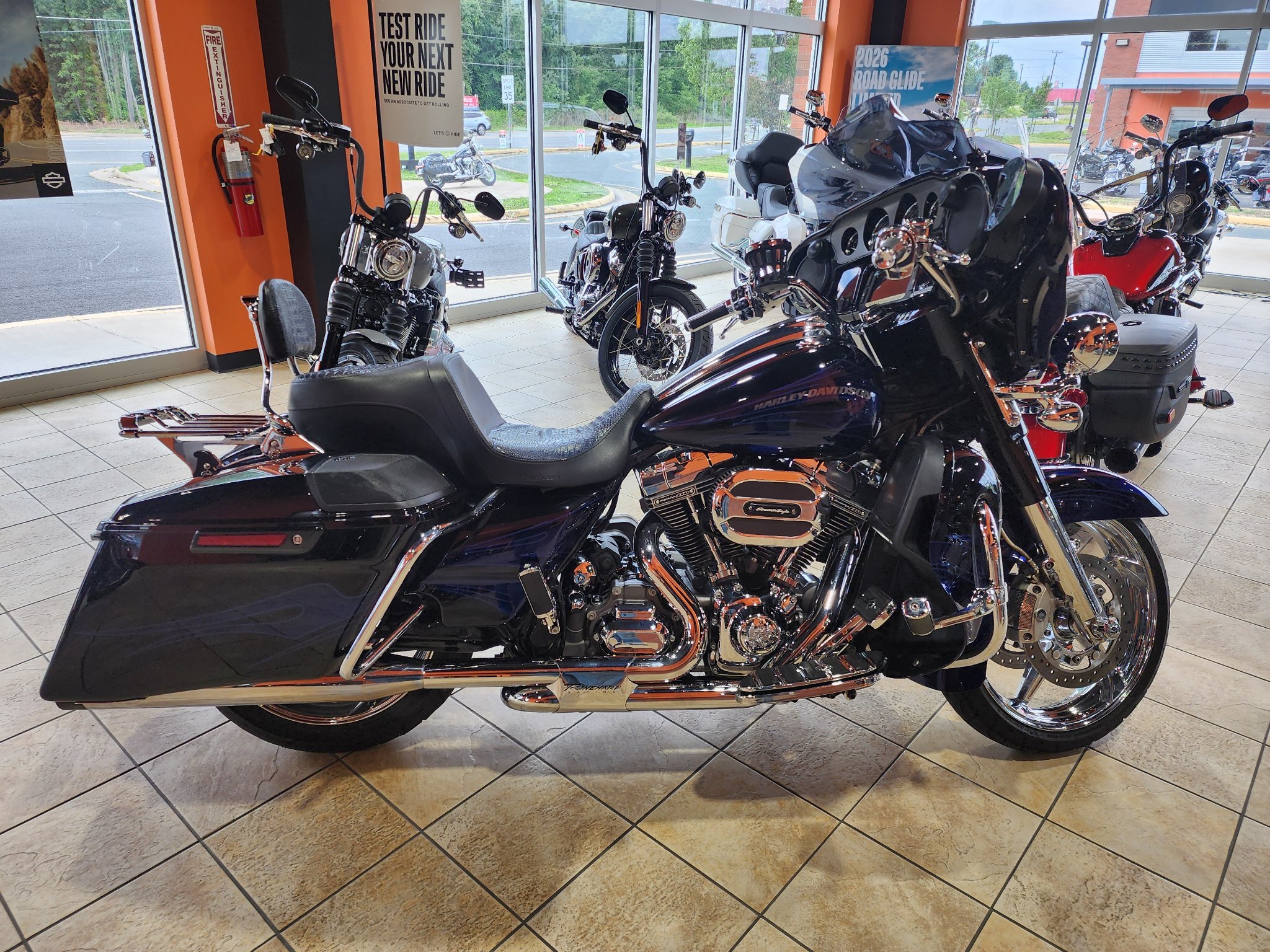 2016 Harley-Davidson CVO™ Street Glide® CVO in Fredericksburg, VA