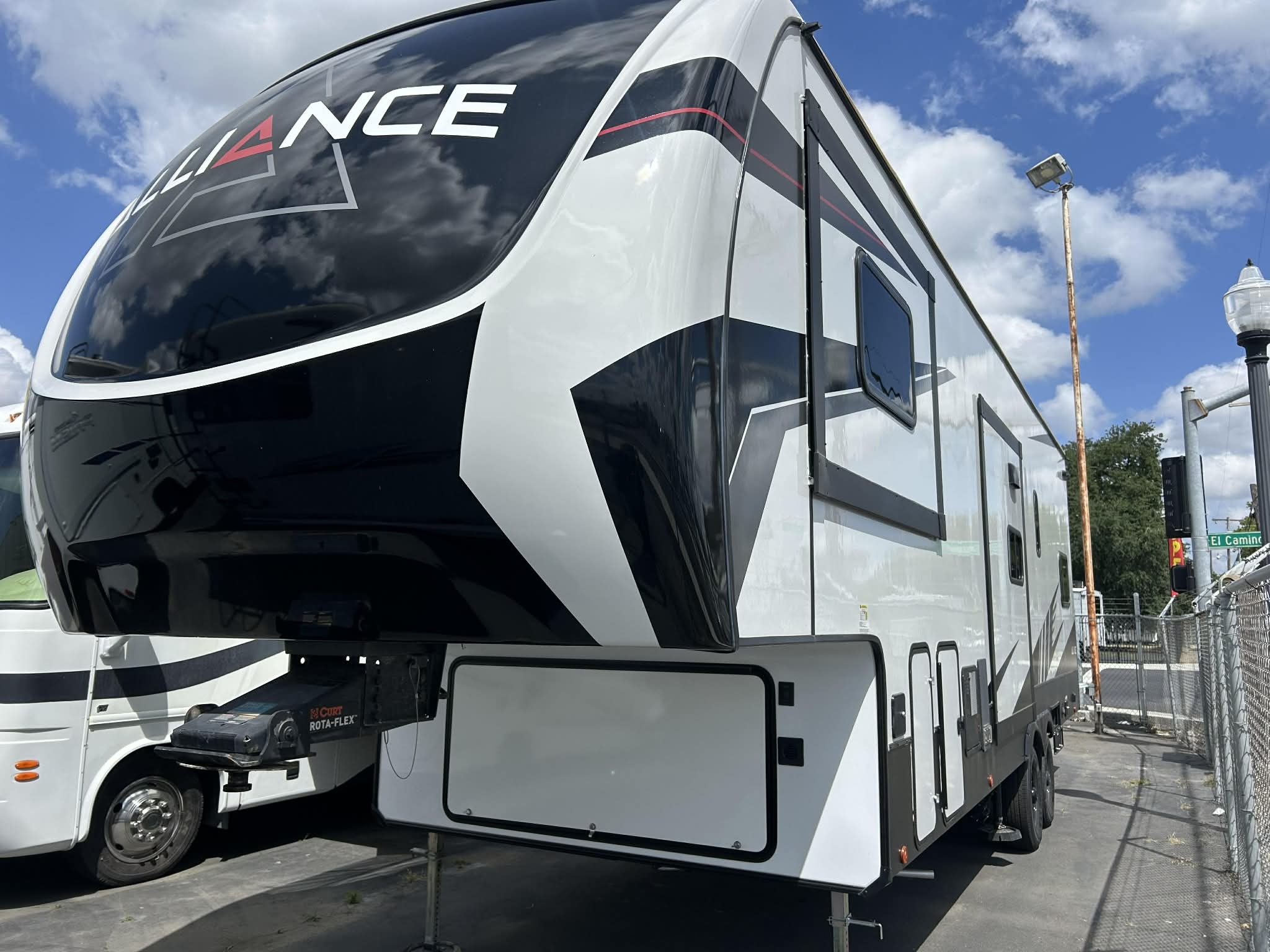 2023 Alliance Rv VALOR 31A10 in sacramento CA