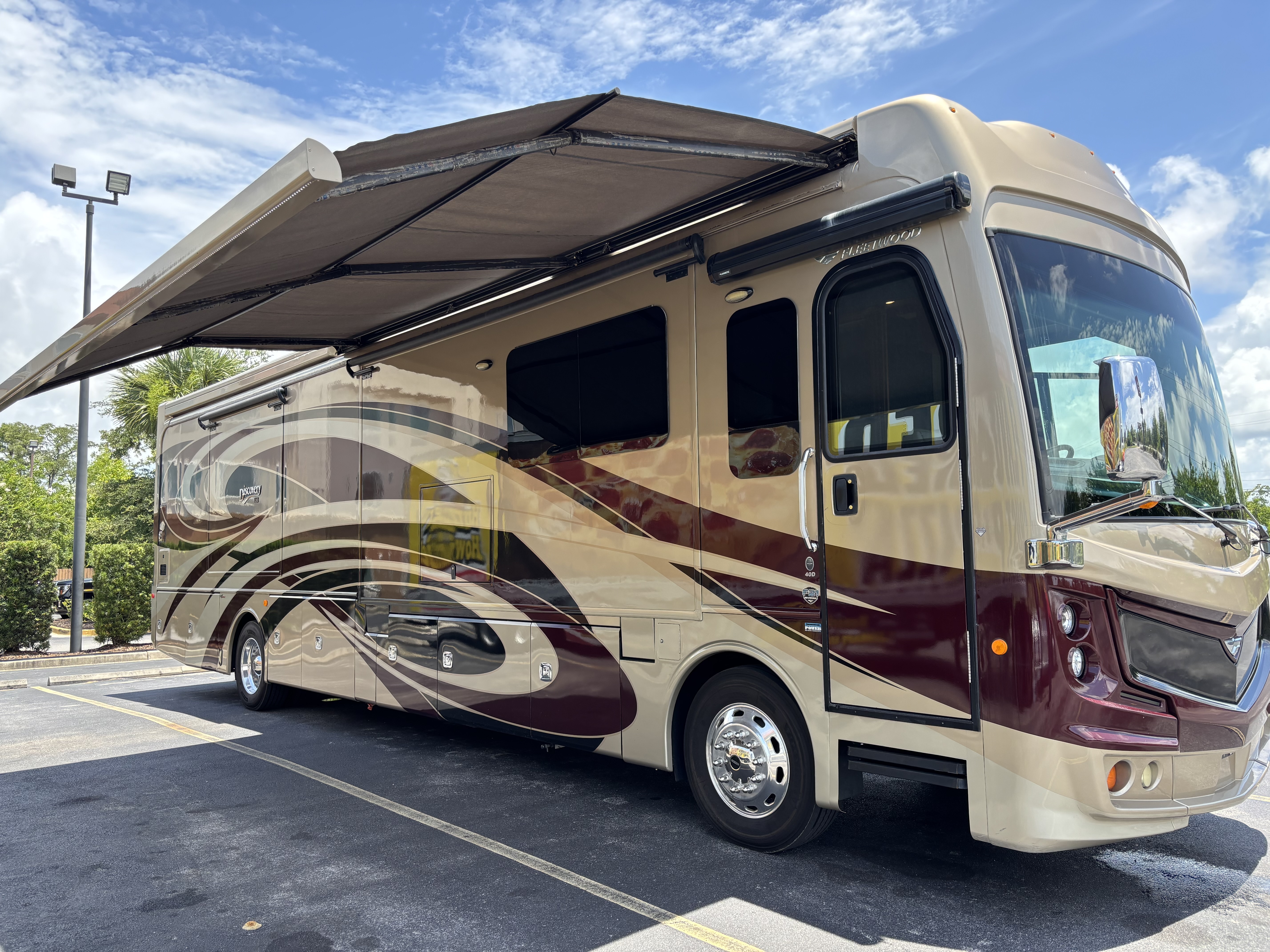 2017 Fleetwood DISCOVERY LXE 40D RV
