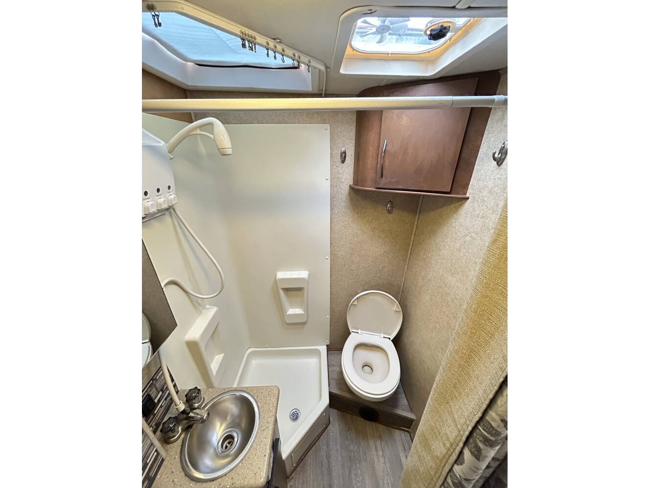 A photo of this 2014 Thor Motor Coach citation 24s