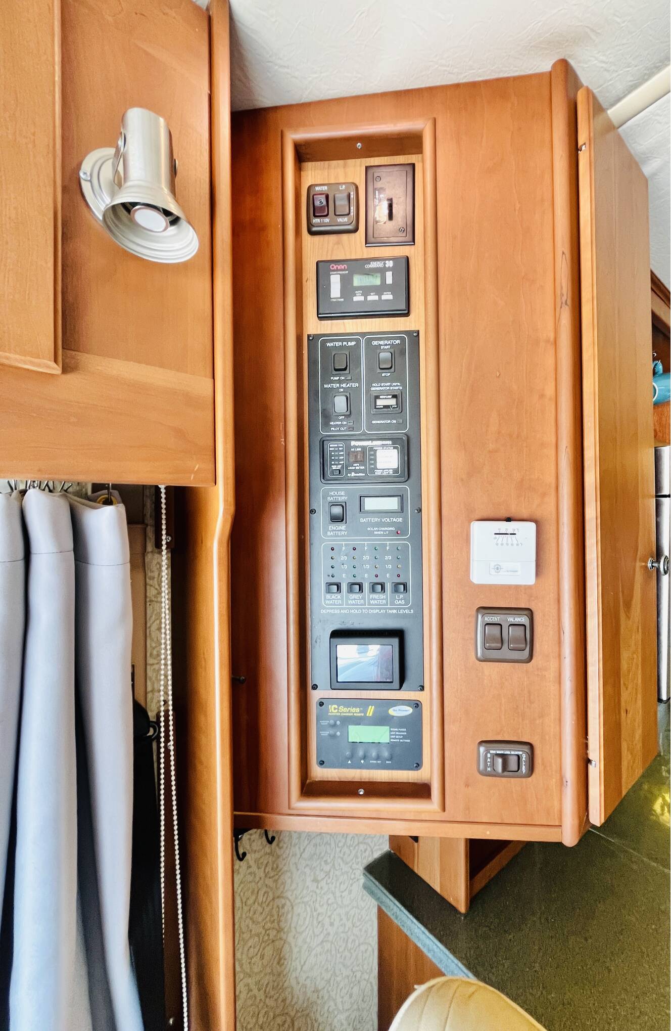 A photo of this 2007 Winnebago Vectra 40TD