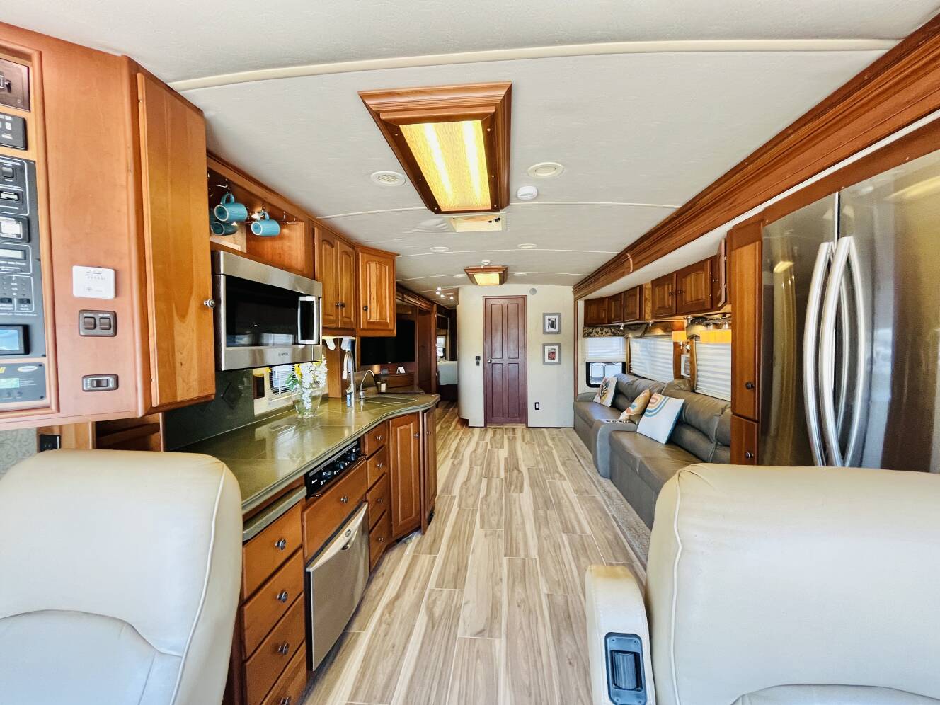 A photo of this 2007 Winnebago Vectra 40TD