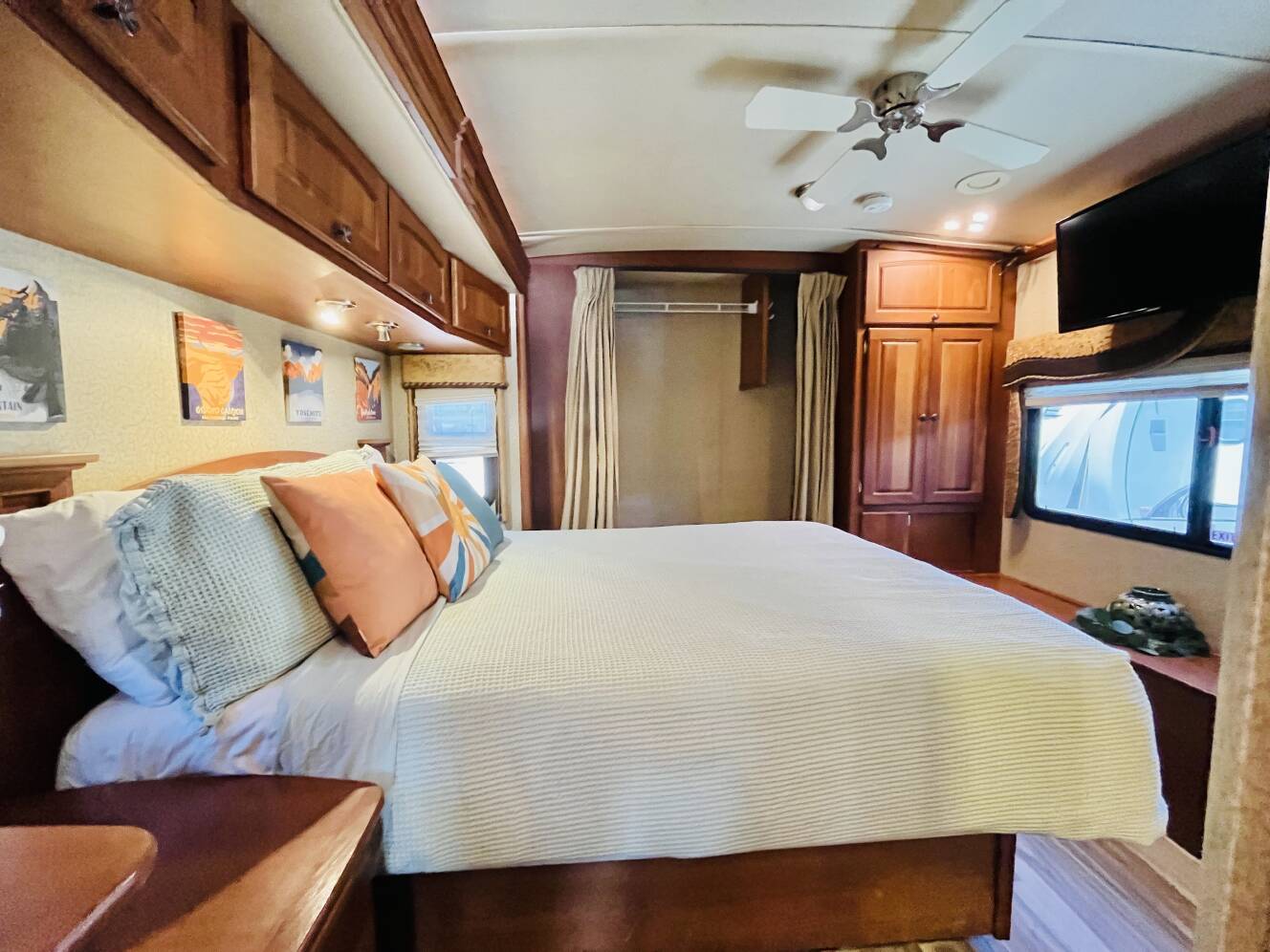 A photo of this 2007 Winnebago Vectra 40TD