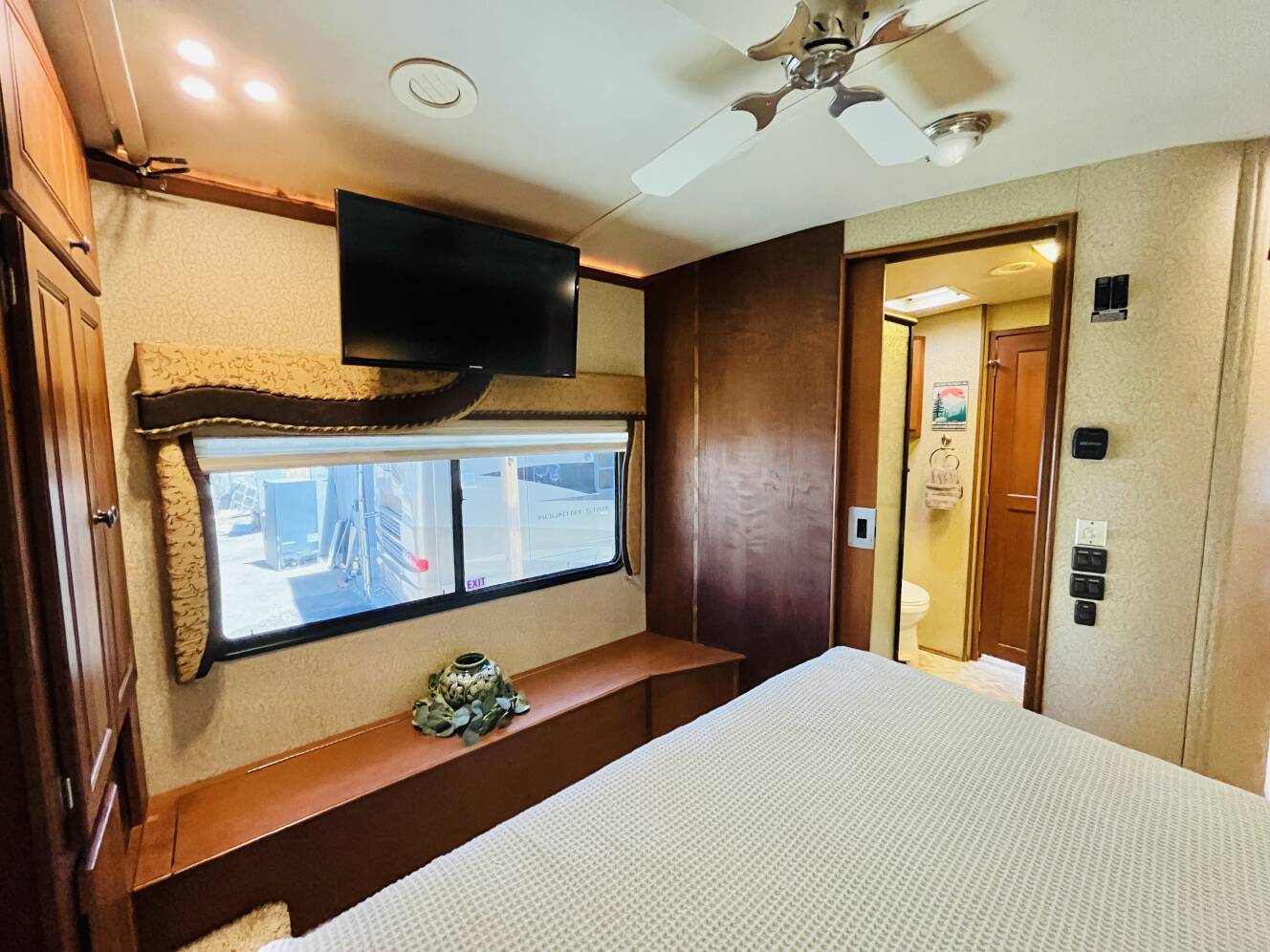 A photo of this 2007 Winnebago Vectra 40TD