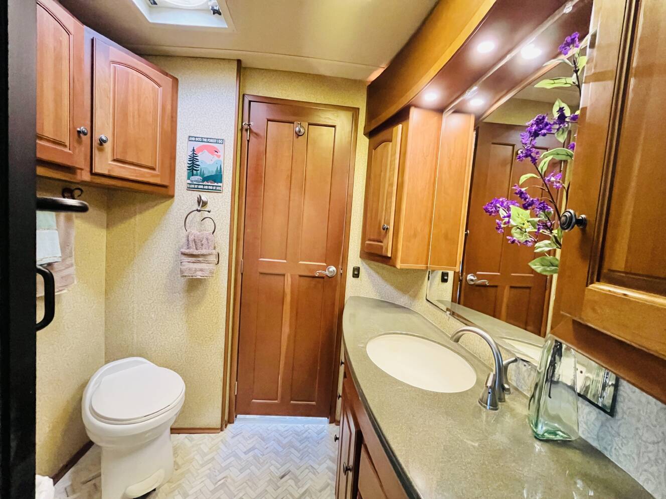 A photo of this 2007 Winnebago Vectra 40TD