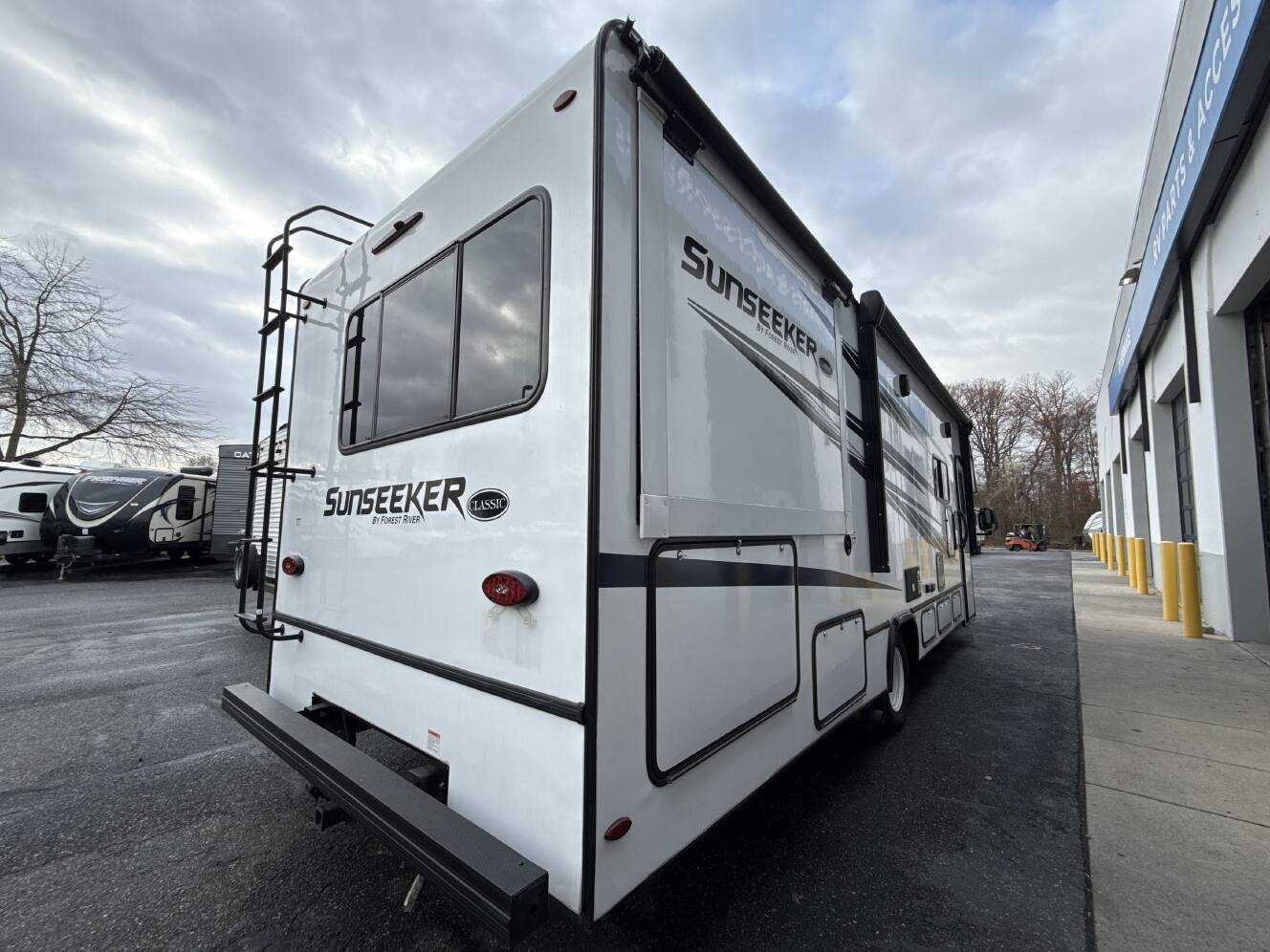 A photo of this 2024 Forest River SUNSEEKER 3010DSF