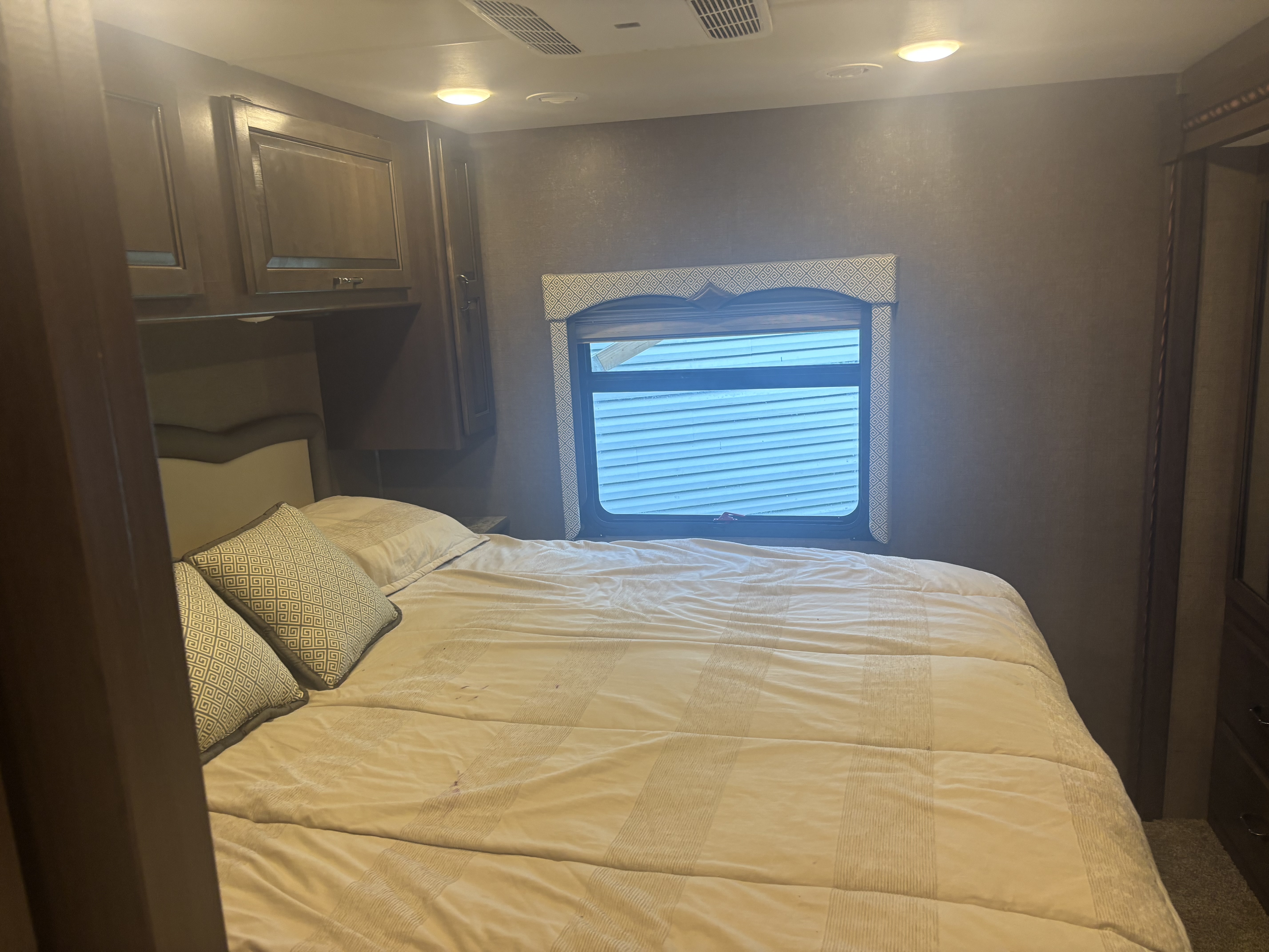 2017 Thor Motor Coach HURRICANE 29M in athens TN