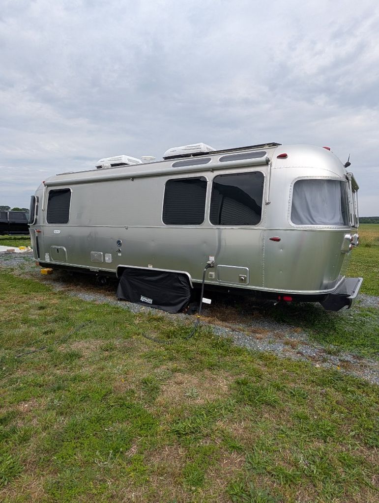 2023 Airstream Flying Cloud 25FB Twin in machipongo VA