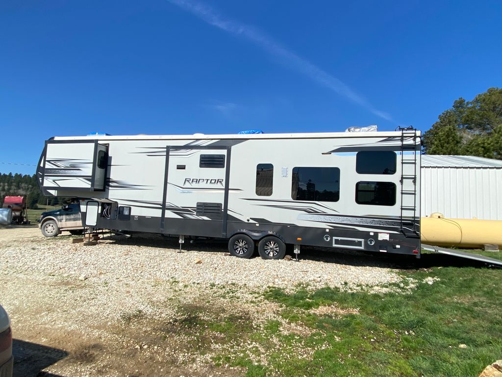 2018 Keystone Raptor 355TS in deadwood SD