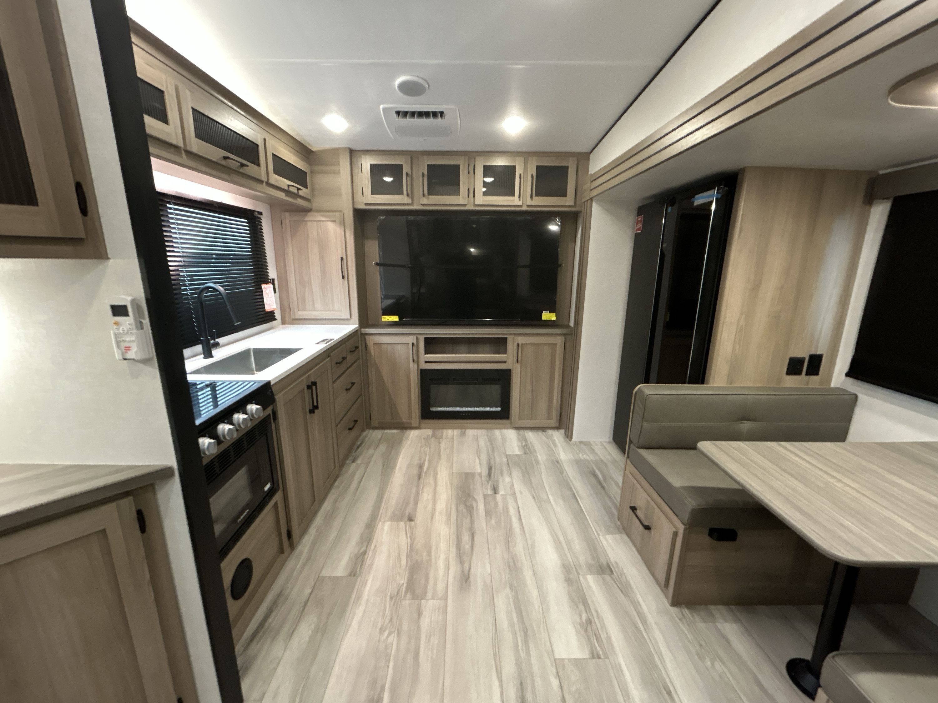 2026 Keystone COLEMAN LEGACY 2400REX in springfield MO