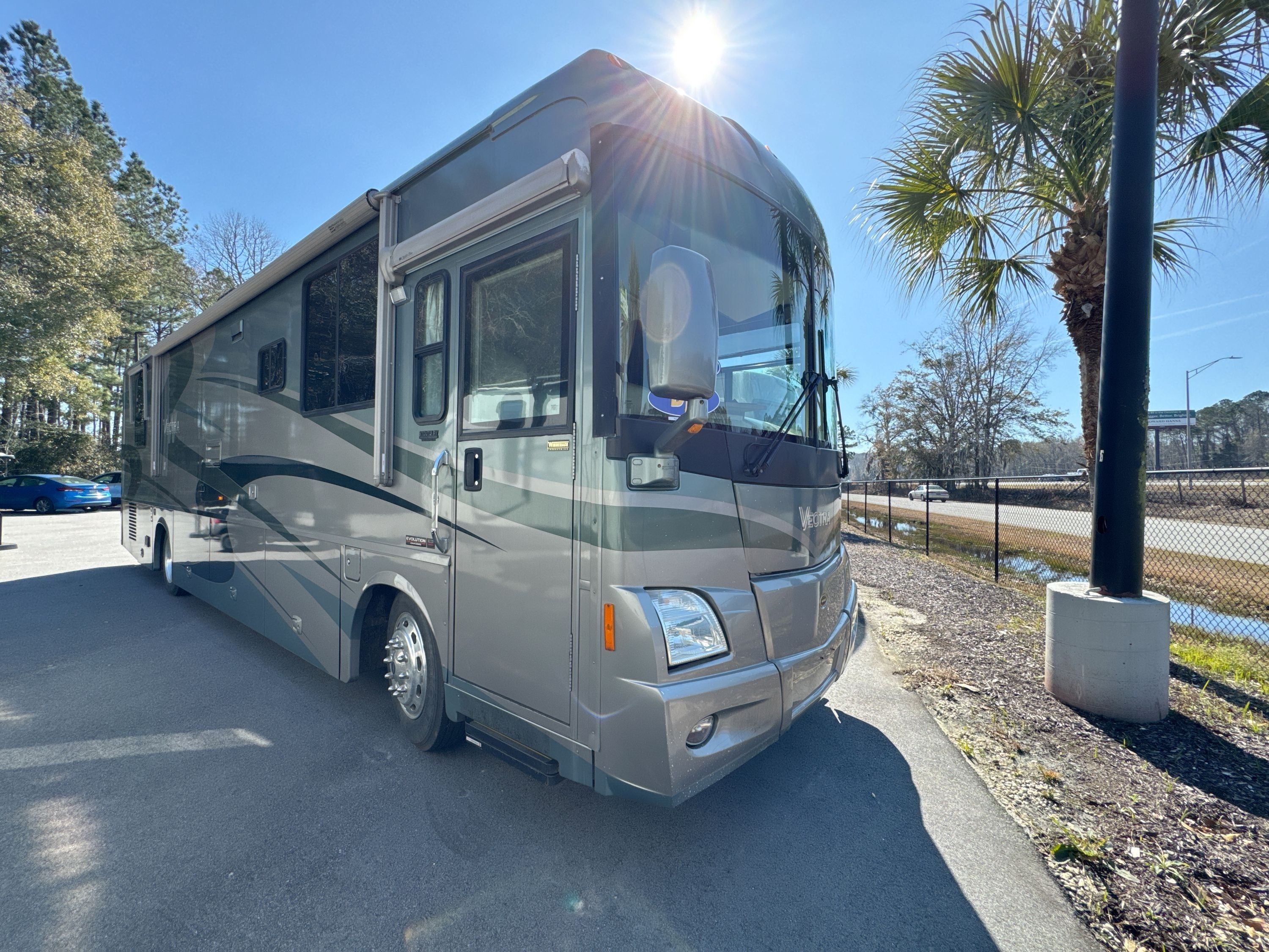 2004 Winnebago VECTRA 36GD in ridgeland SC