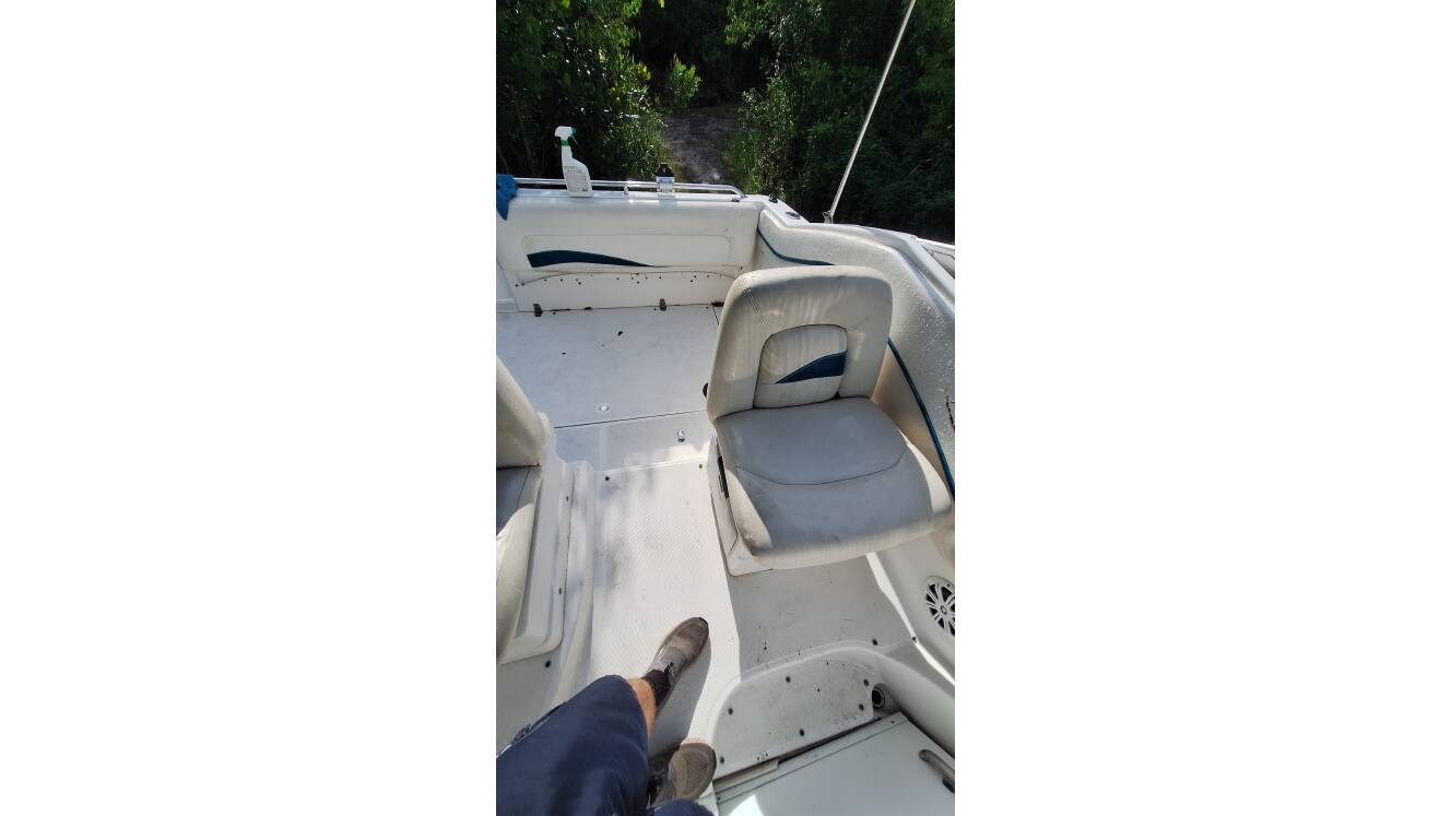 A photo of this 1997 Chris-Craft 26 CROWNE
