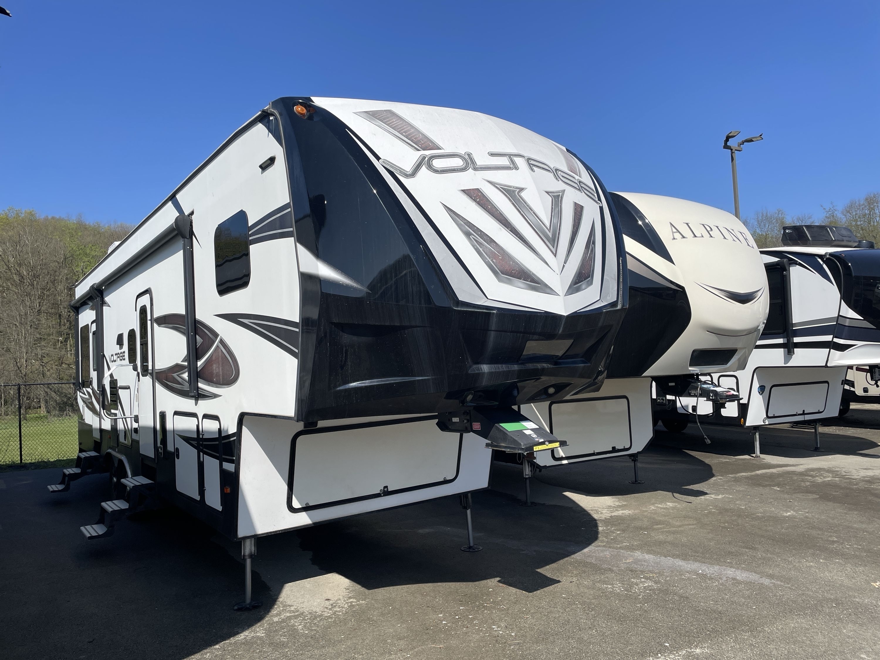 2018 Dutchmen VOLTAGE 3005 in apollo PA