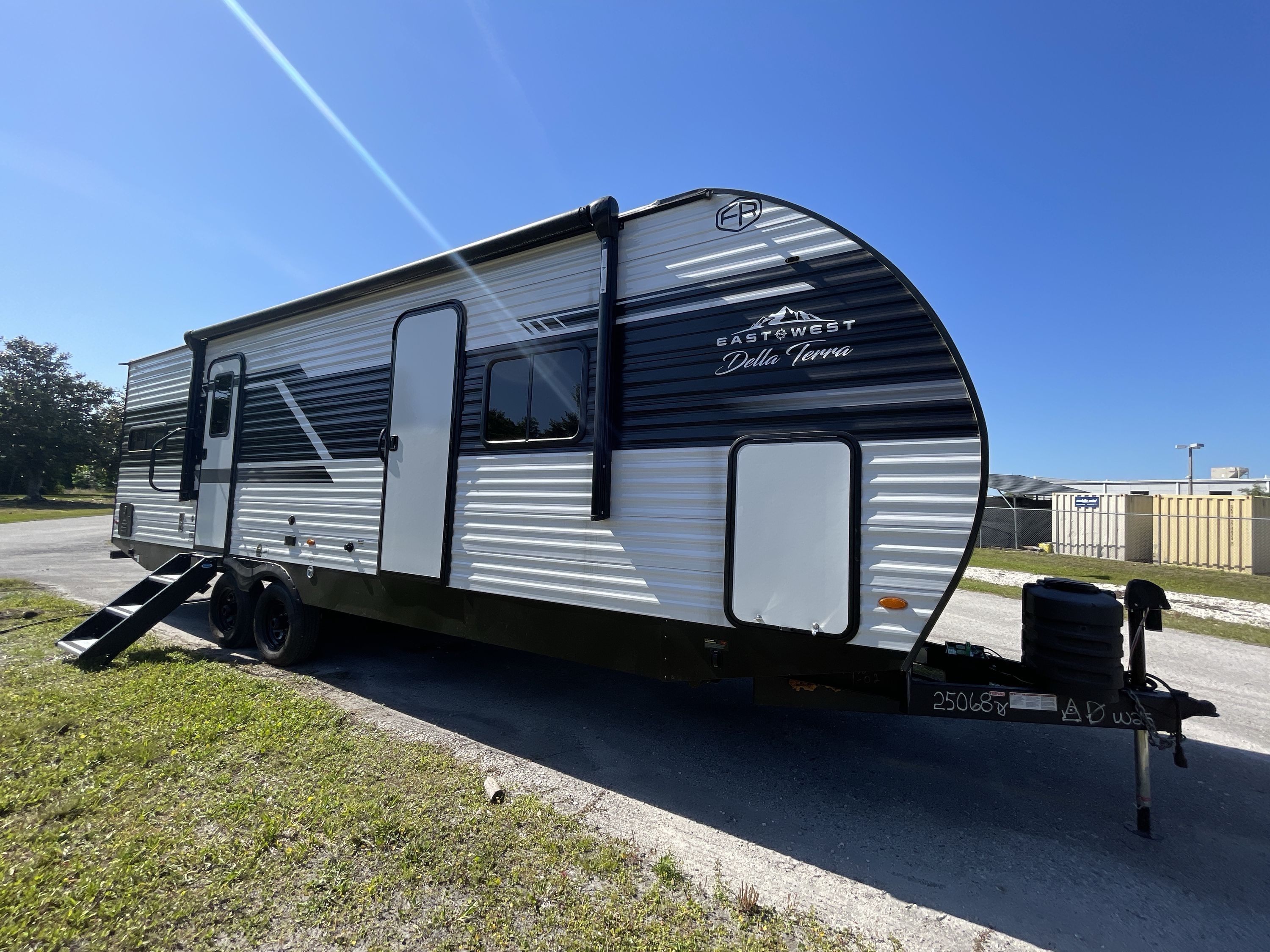 2025 East To West DELLA TERRA 263RK RV