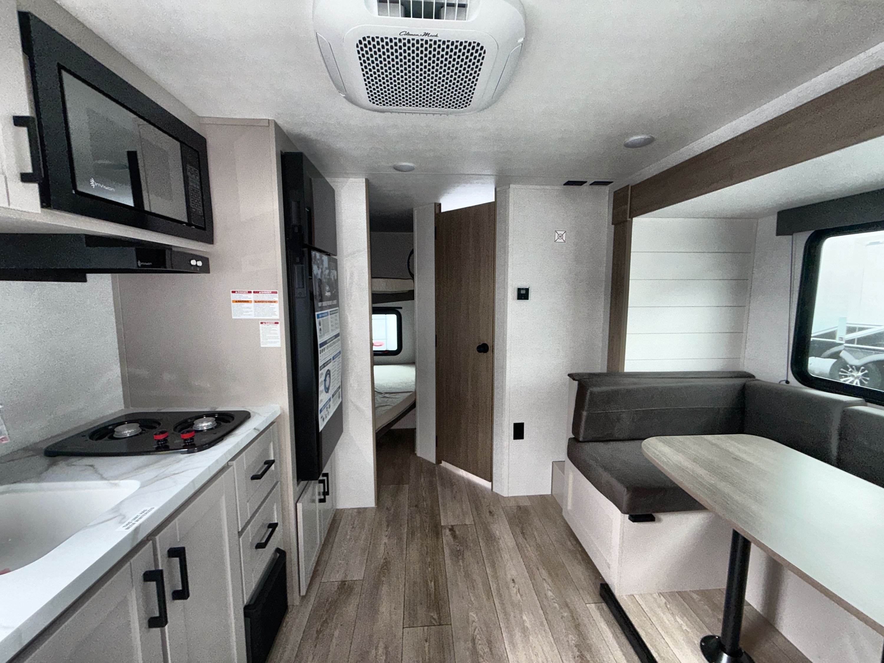 2027 Jayco JAY FLIGHT 197MB in roscoe IL