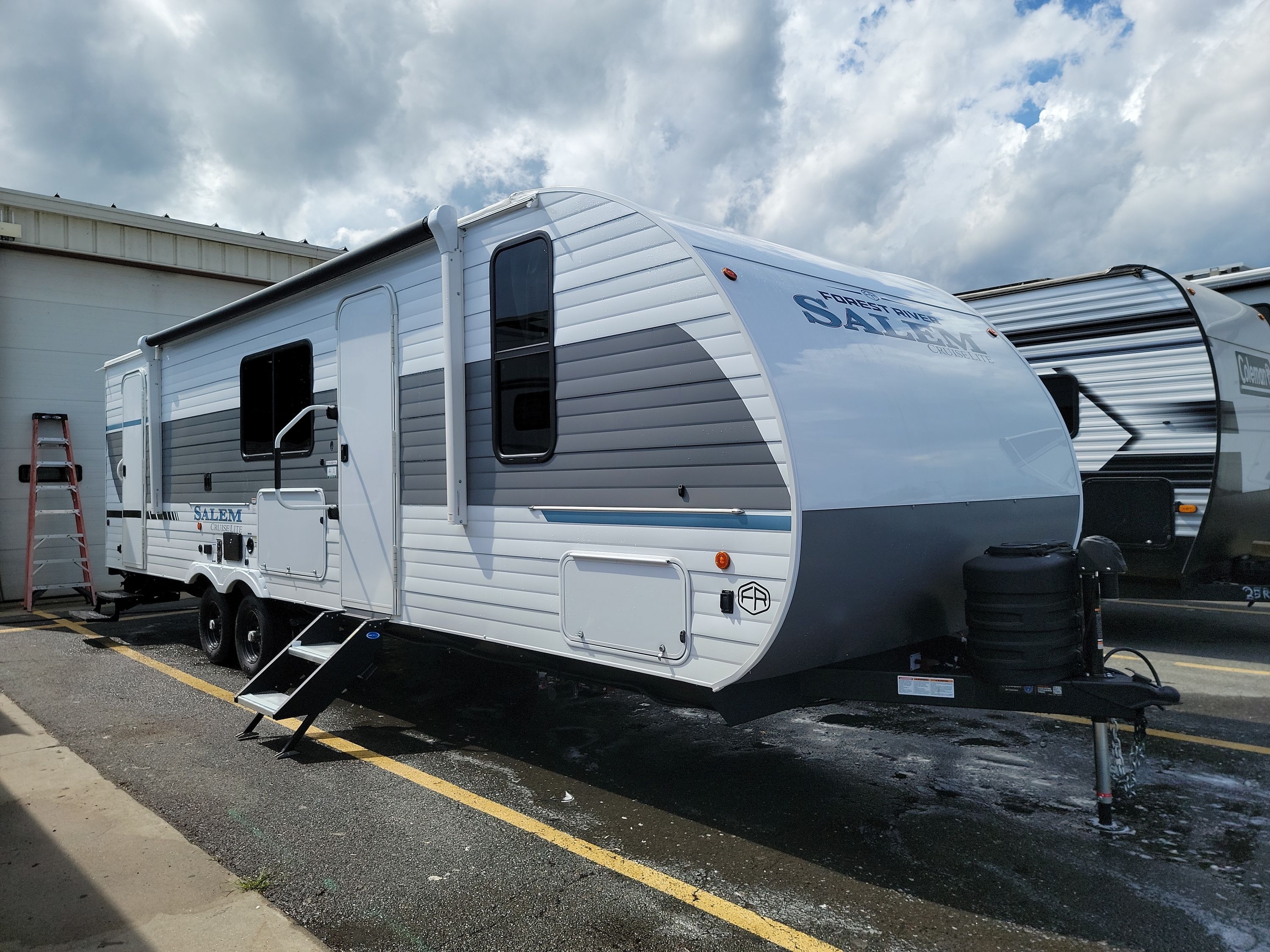 2027 Forest River SALEM CRUISE LITE 263BHXL in west hatfield MA