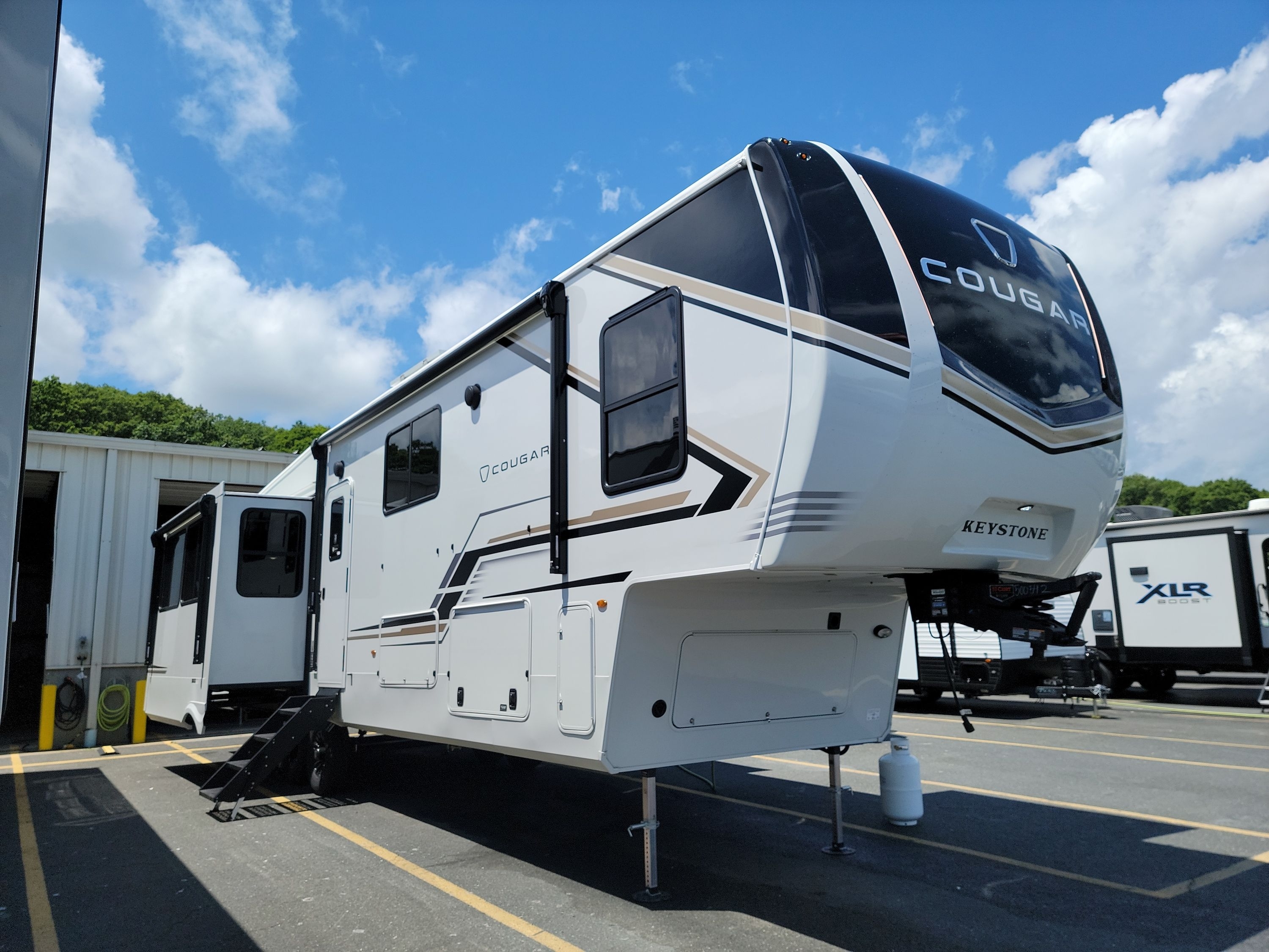 2027 Keystone COUGAR 360MBI in west hatfield MA