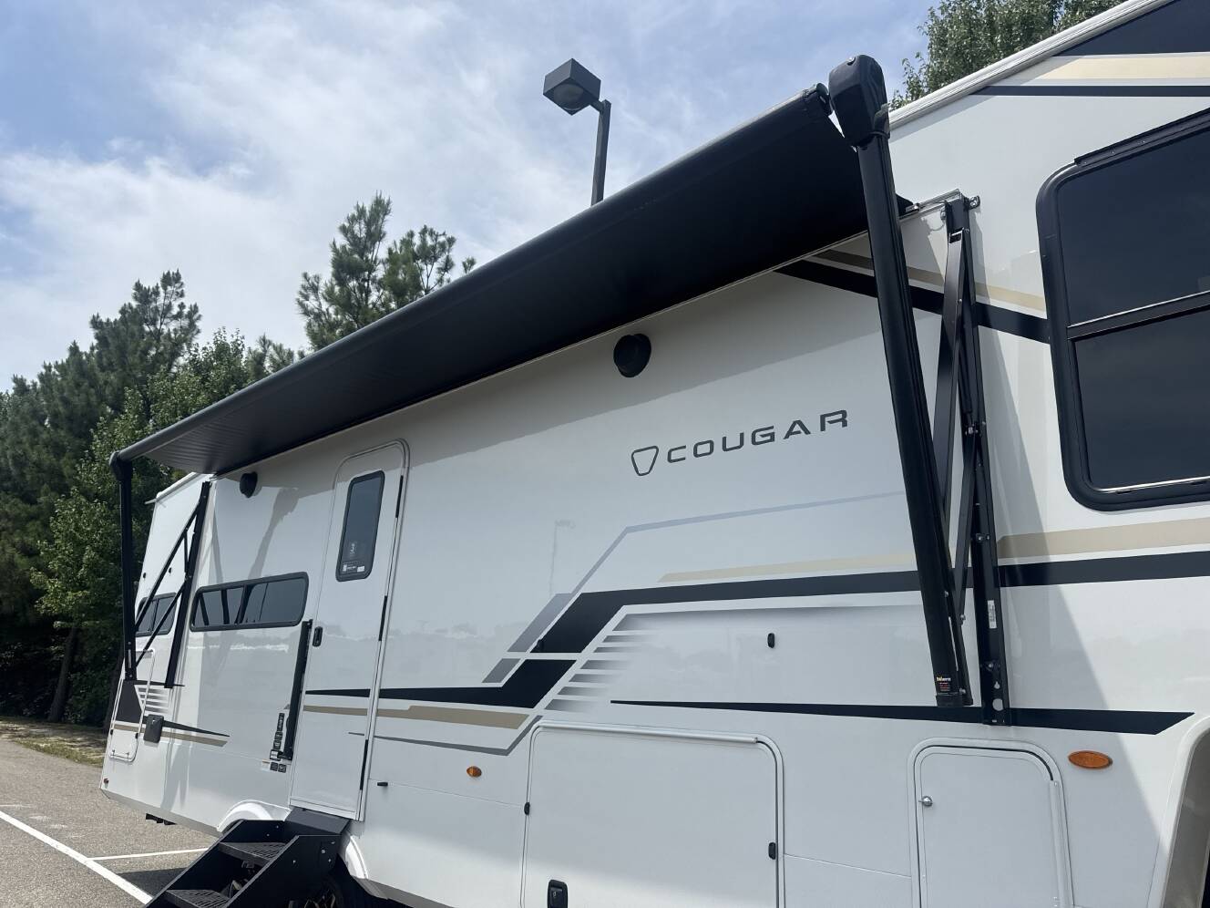 A photo of this 2027 Keystone COUGAR 260MLE