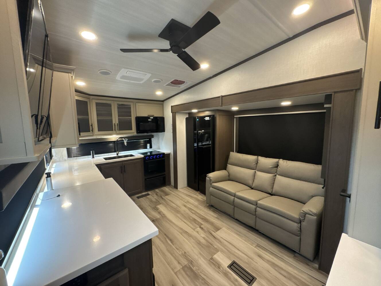 A photo of this 2027 Keystone COUGAR 260MLE