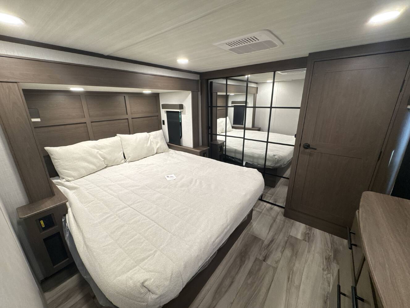 A photo of this 2027 Keystone COUGAR 260MLE