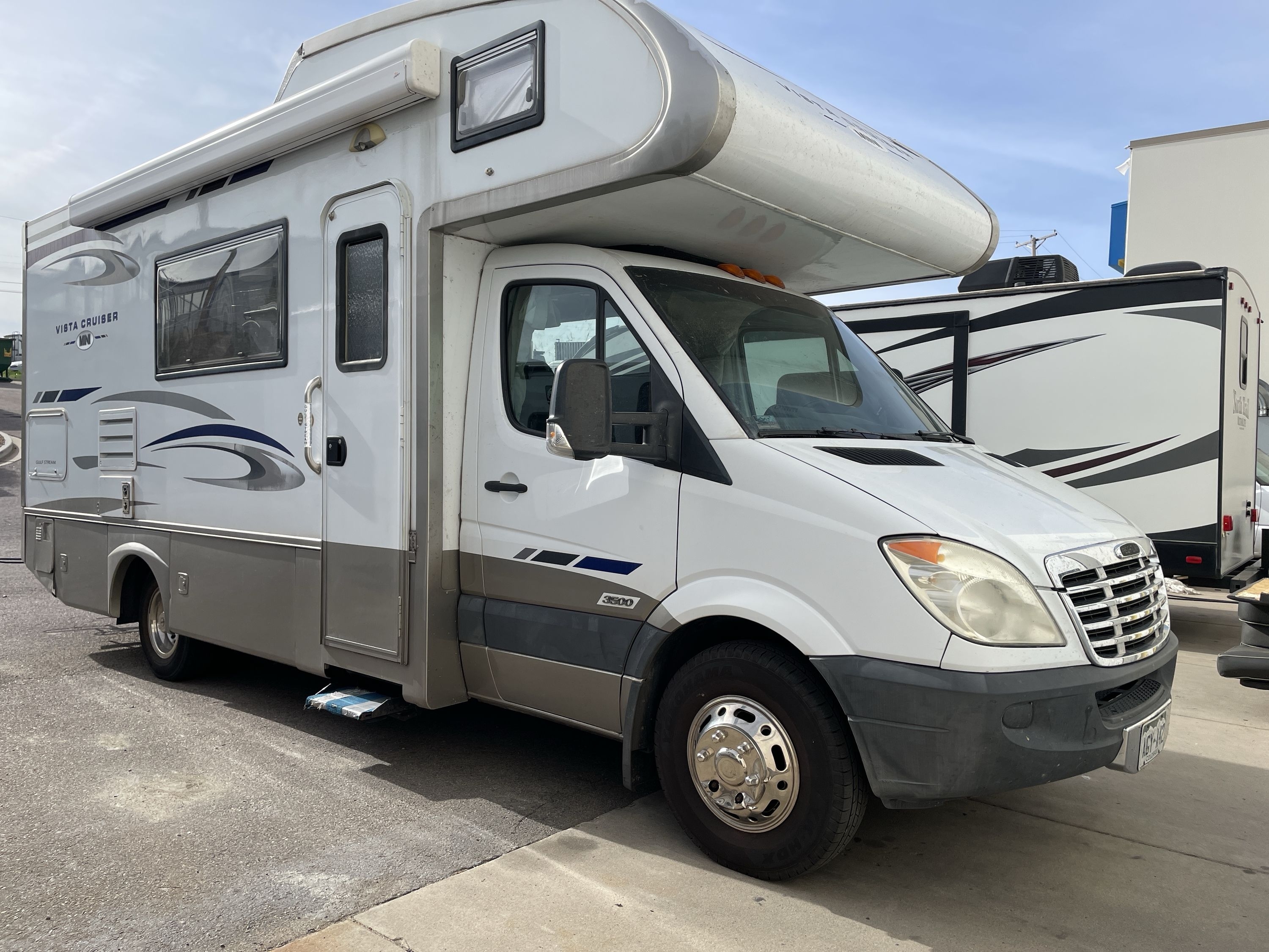 2008 Gulf Stream VISTA CRUISER 4230 in golden CO