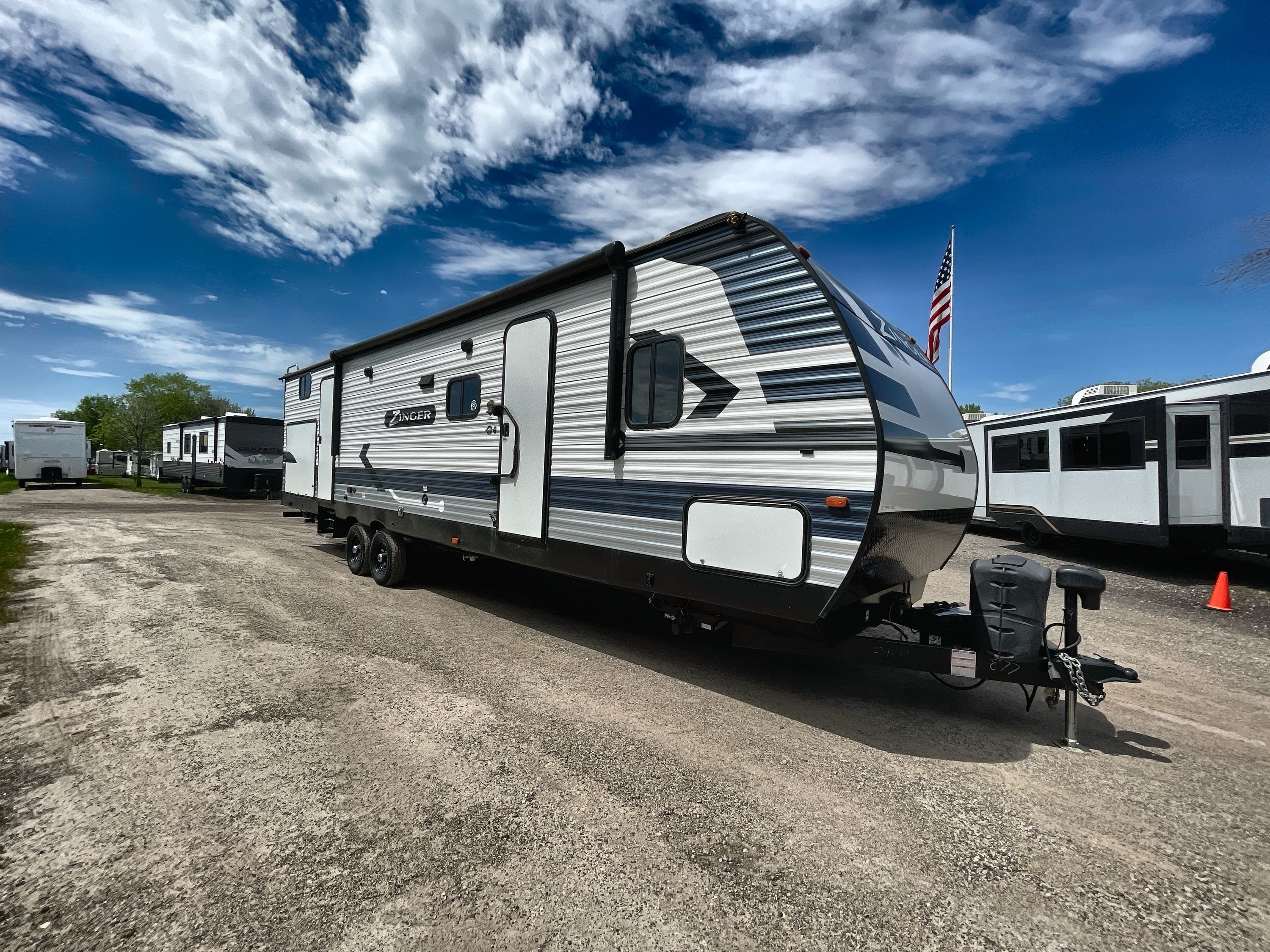 2022 Crossroads ZINGER 328SB RV