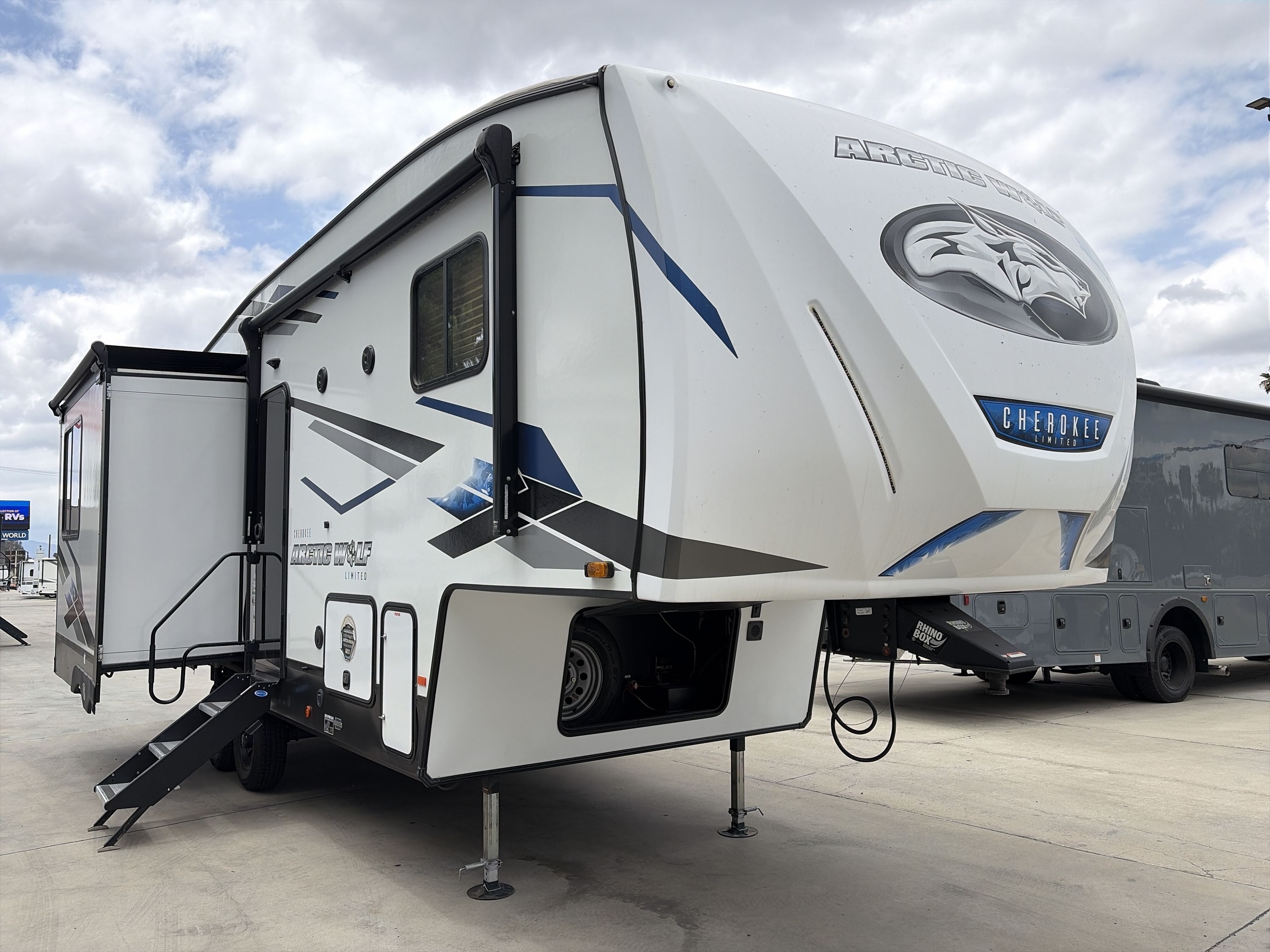 2024 Forest River ARCTIC WOLF 27SGS RV