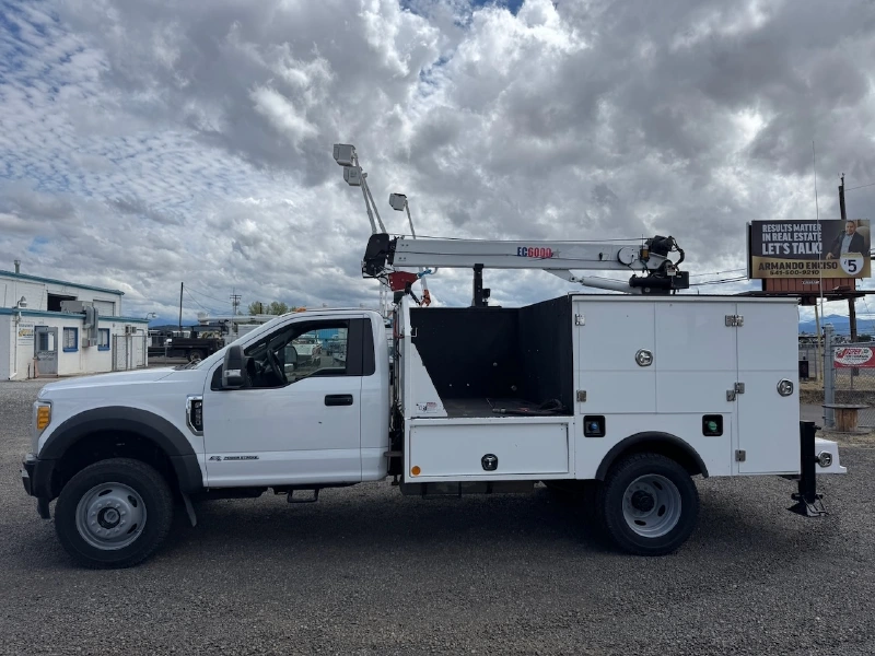 2017 FORD F550