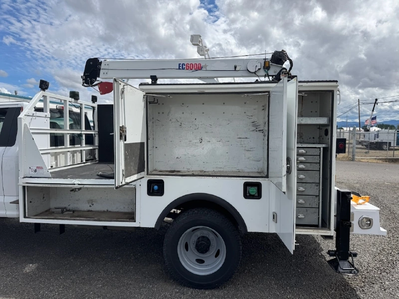 2017 FORD F550
