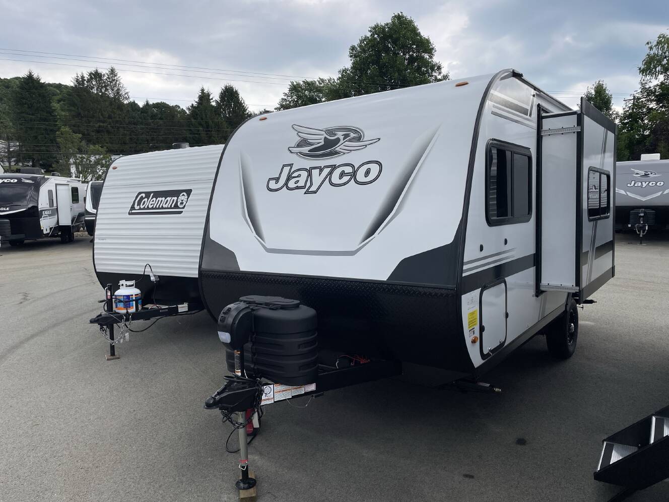 A photo of this 2027 Jayco JAY FEATHER AIR 16RB