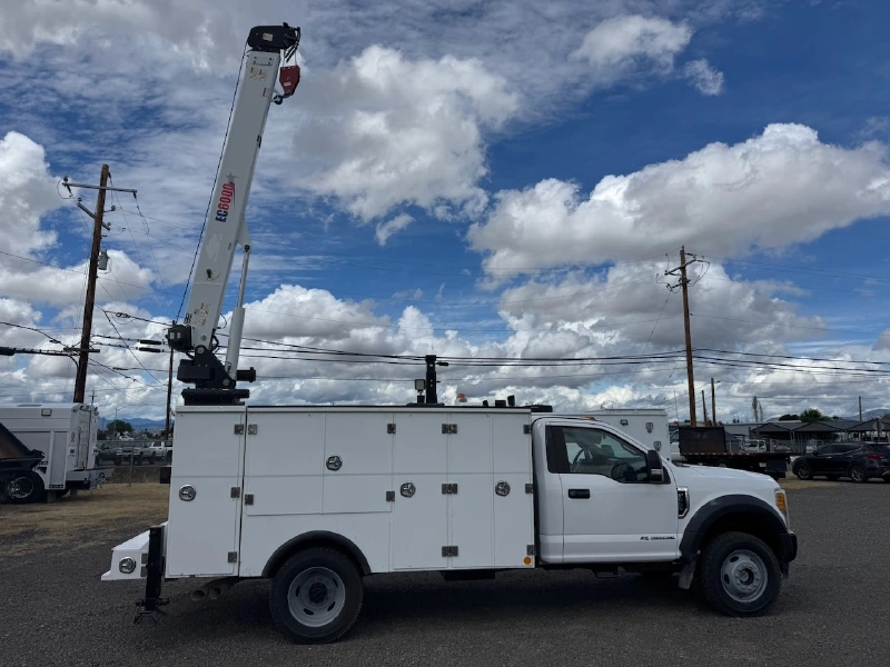 2017 FORD F550