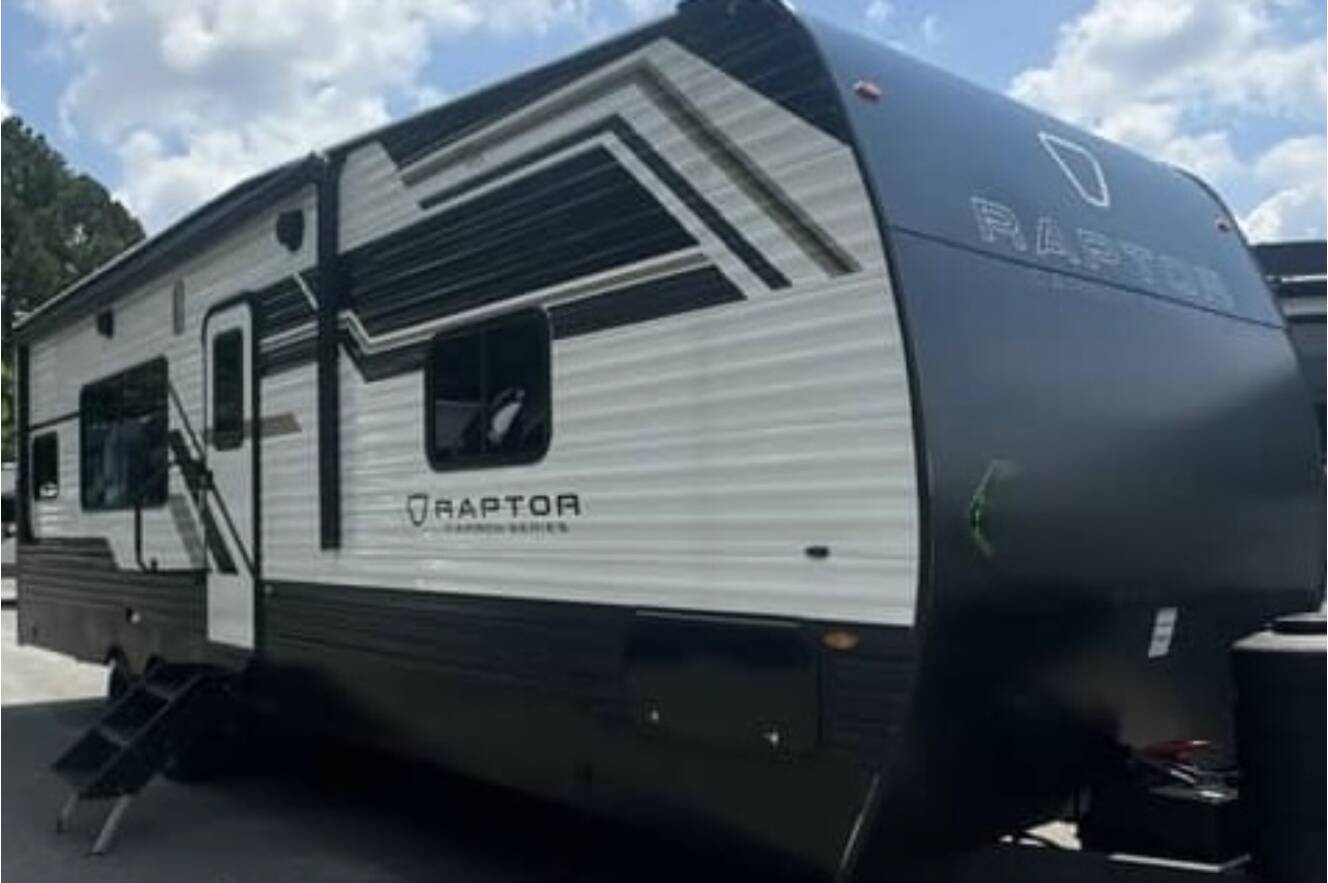 A photo of this 2024 Keystone CARBON 29WFO