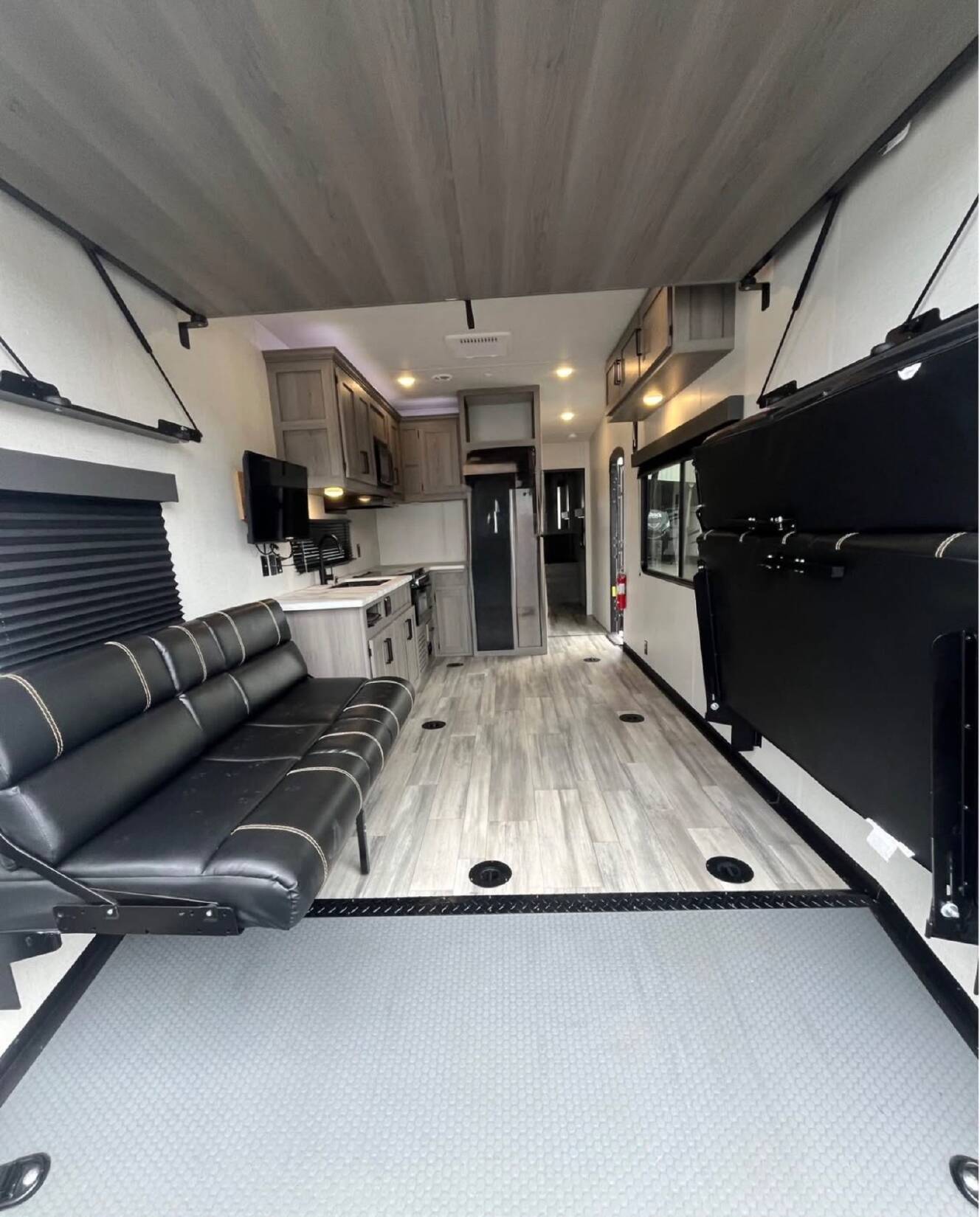 A photo of this 2024 Keystone CARBON 29WFO