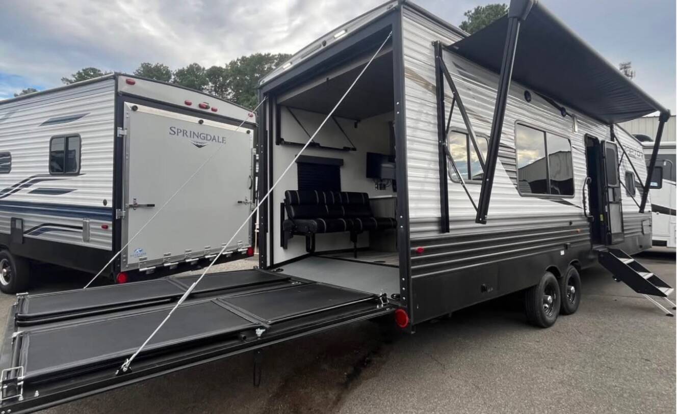 A photo of this 2024 Keystone CARBON 29WFO