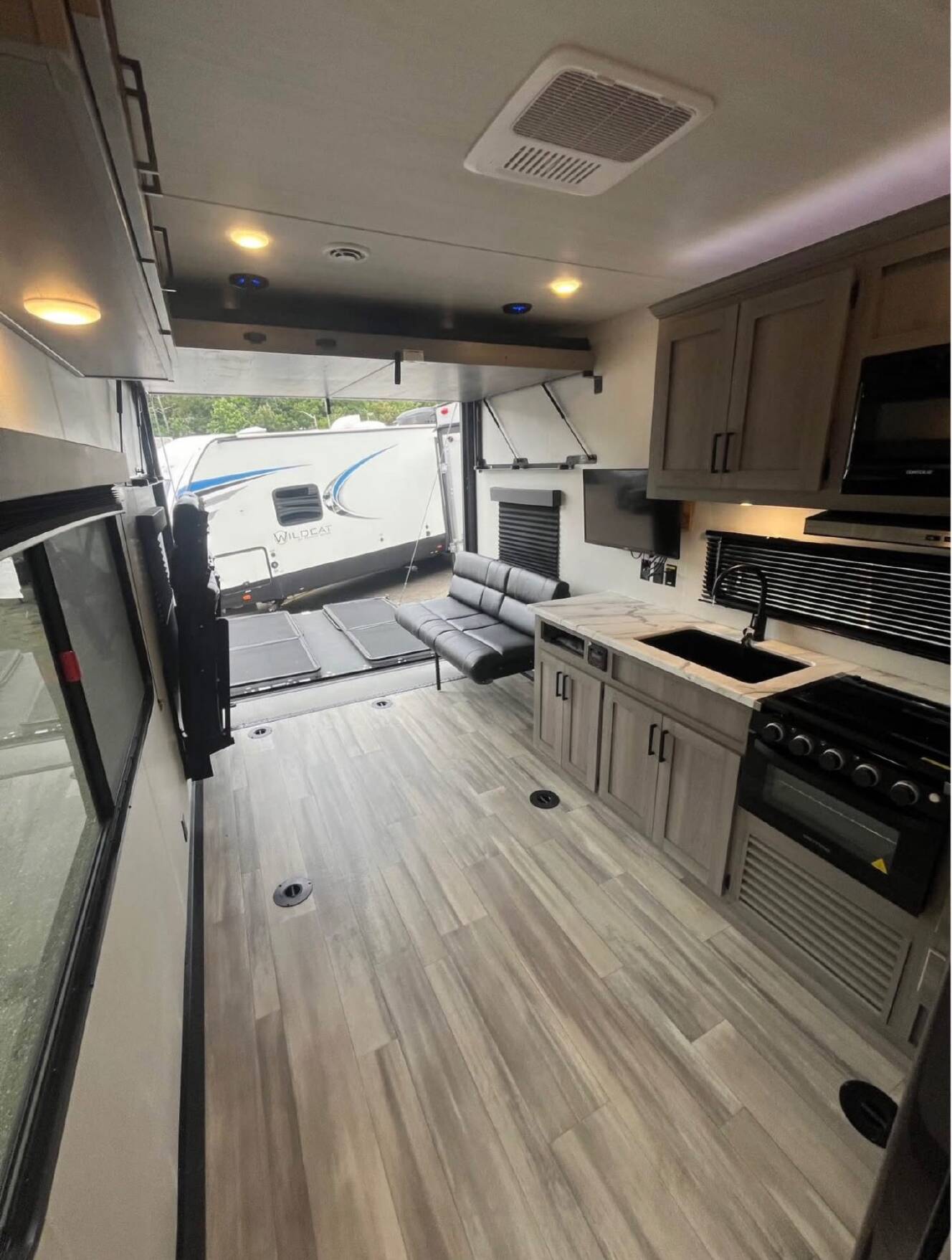 A photo of this 2024 Keystone CARBON 29WFO