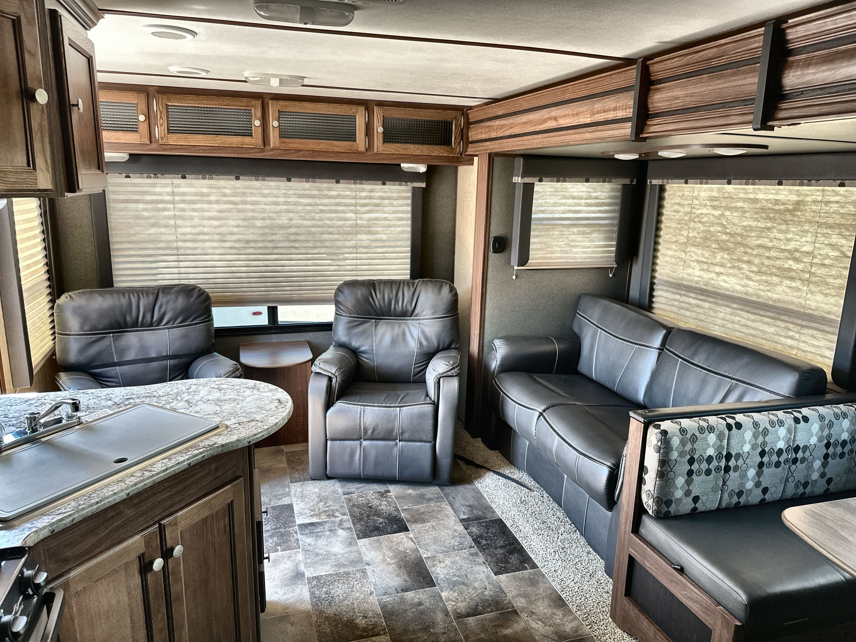 2018 Keystone SPRINTER CAMPFIRE 27RL in billings MT