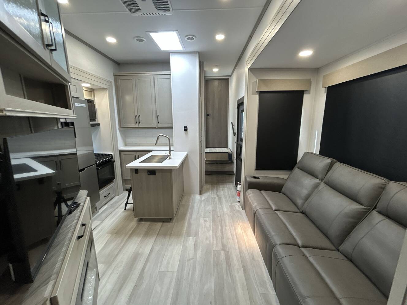 A photo of this 2025 Grand Design MOMENTUM G CLASS 350G