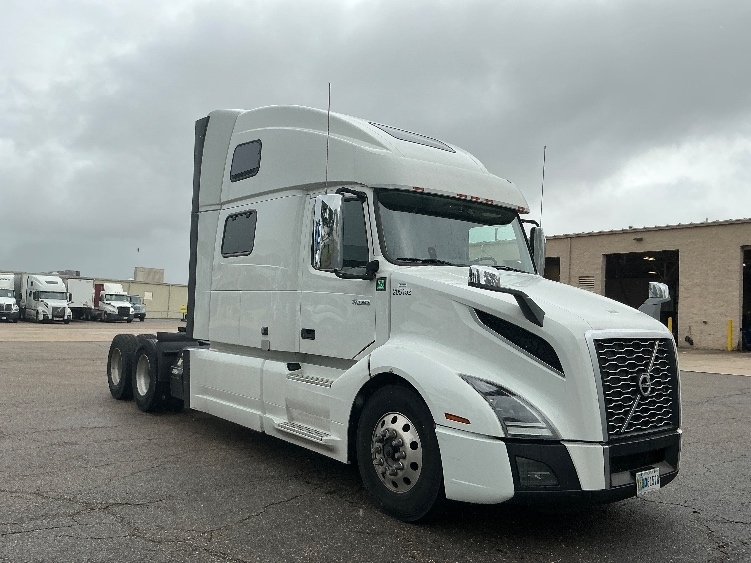 2023 VOLVO VNL64860 in Olive Branch, MS