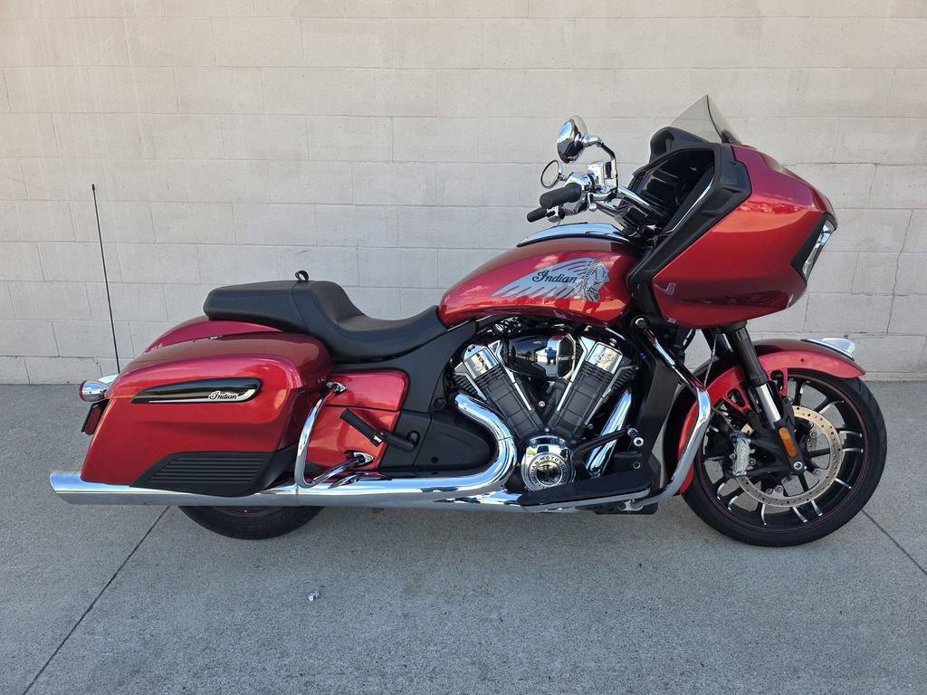 2021 Indian Challenger Limited Ruby Metallic Limited Thunder Bla LIMITED in Coldwater, MI