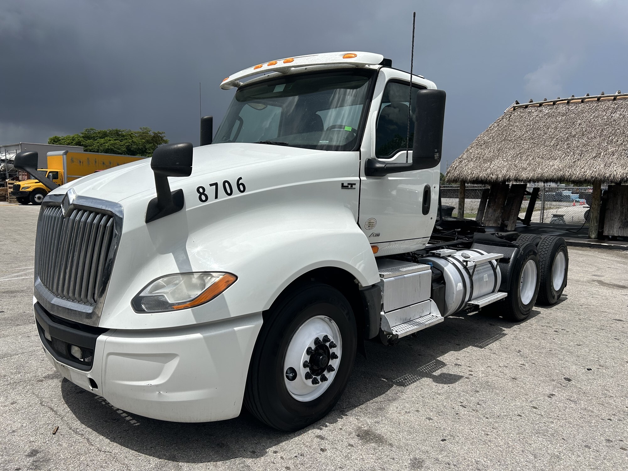 2019 INTERNATIONAL LT625 in Miami, FL