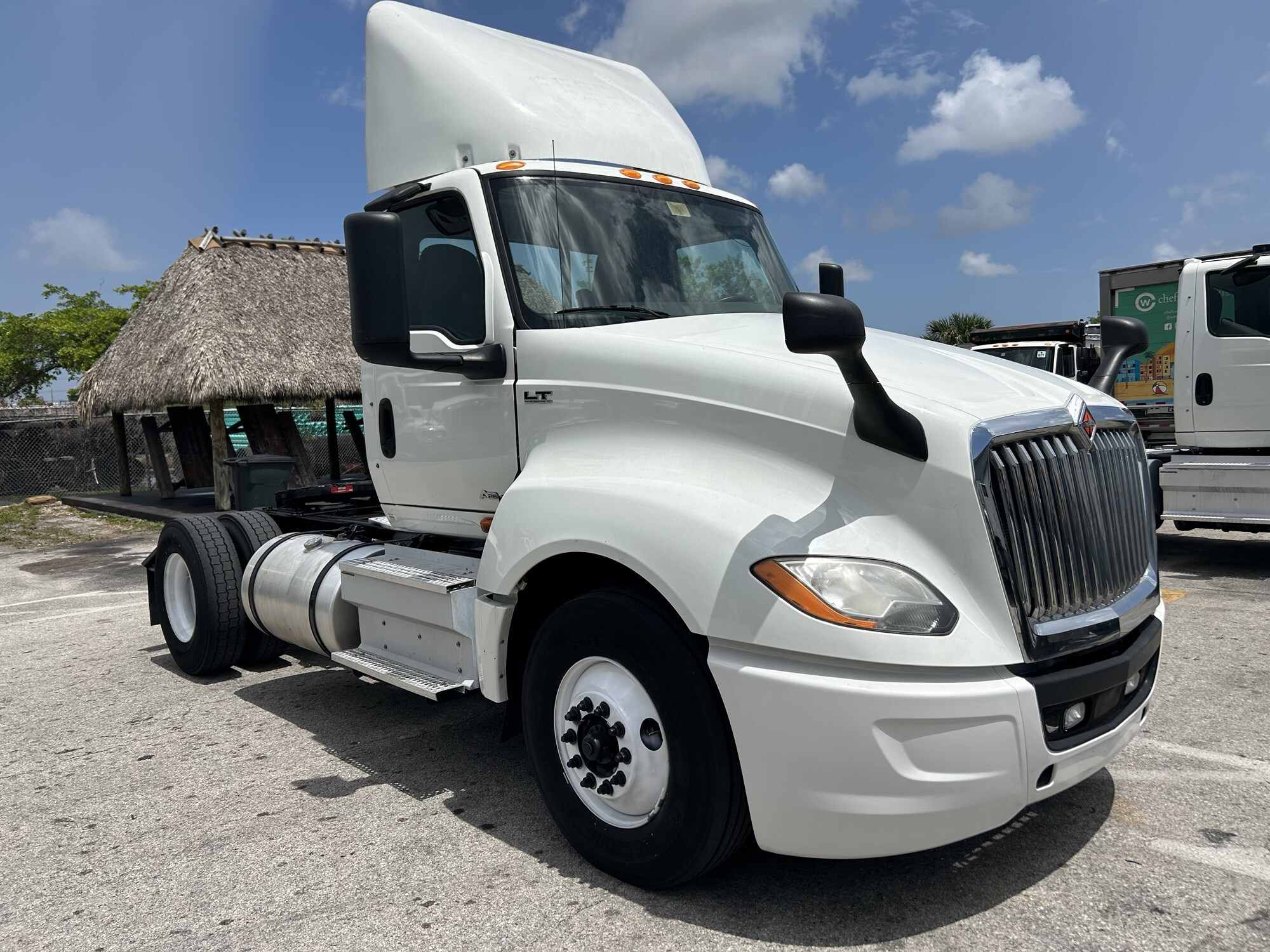 2019 INTERNATIONAL LT625 in Miami, FL