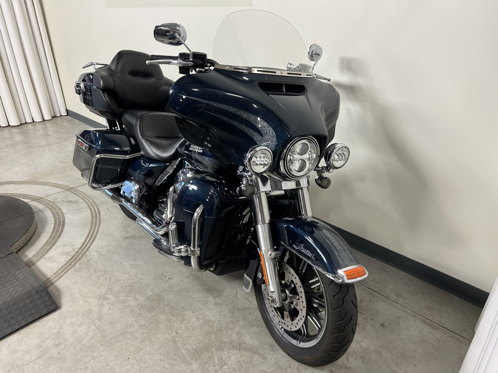 2016 Harley-Davidson Touring ELECTRA GLIDE ULTRA LIMITED (FLHTK) ULTRA LIMITED in Peninsula, OH