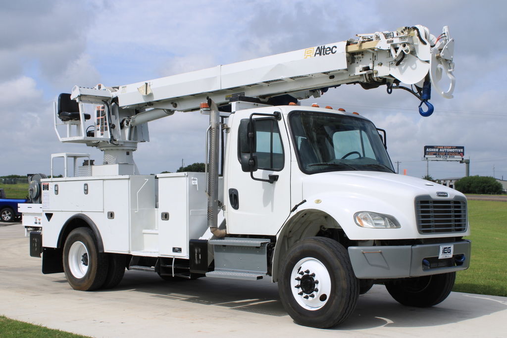 2019 FREIGHTLINER M2 4x4 / Altec DM47B-TR in Bryan, TX